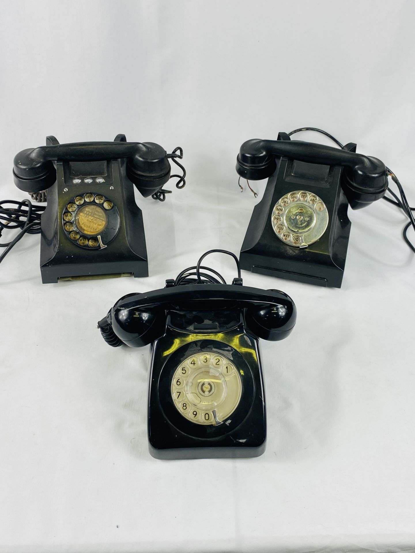 Three black bakelite telephones - Bild 5 aus 5
