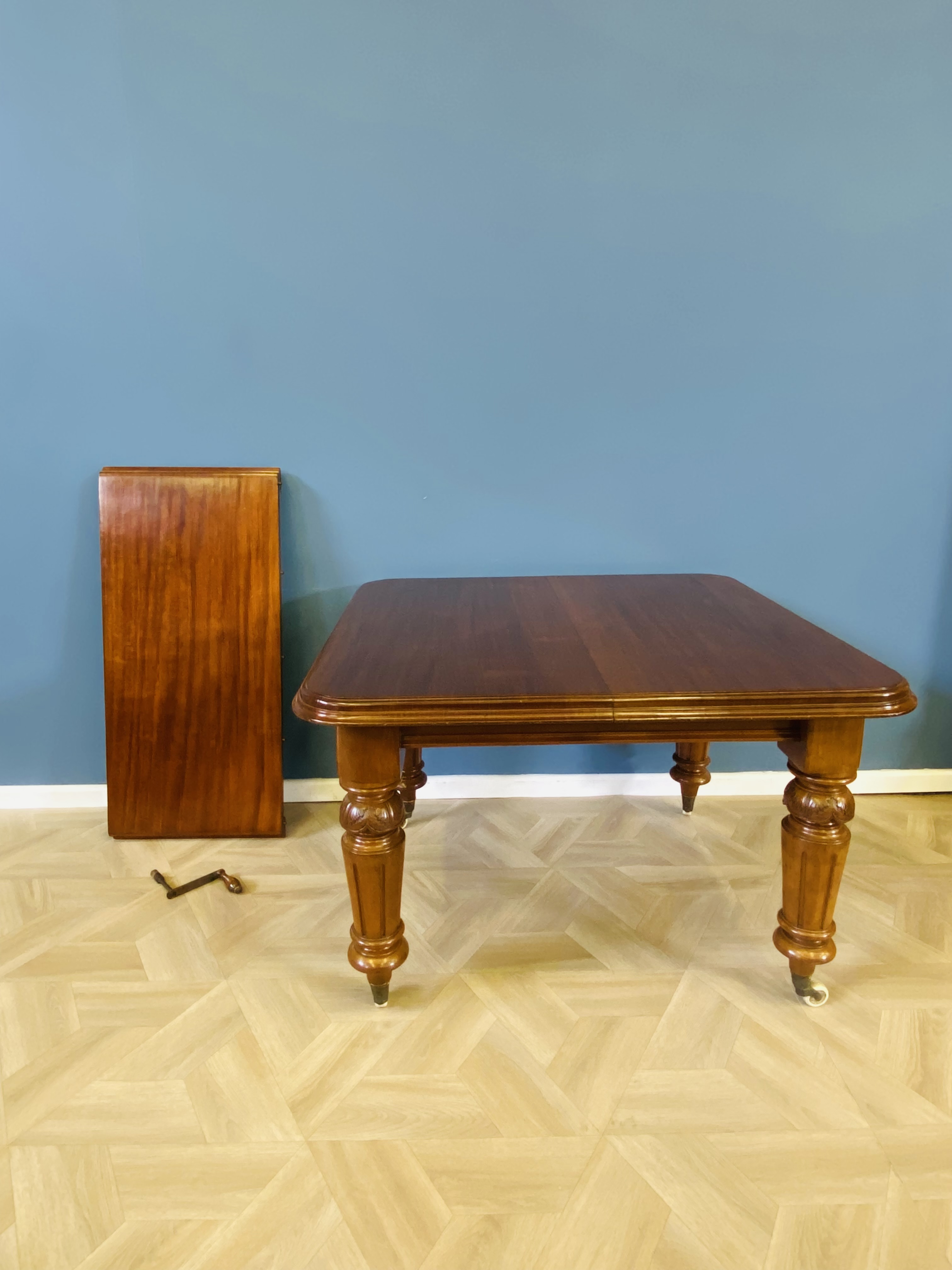 Victorian mahogany wind out dining table - Image 6 of 8