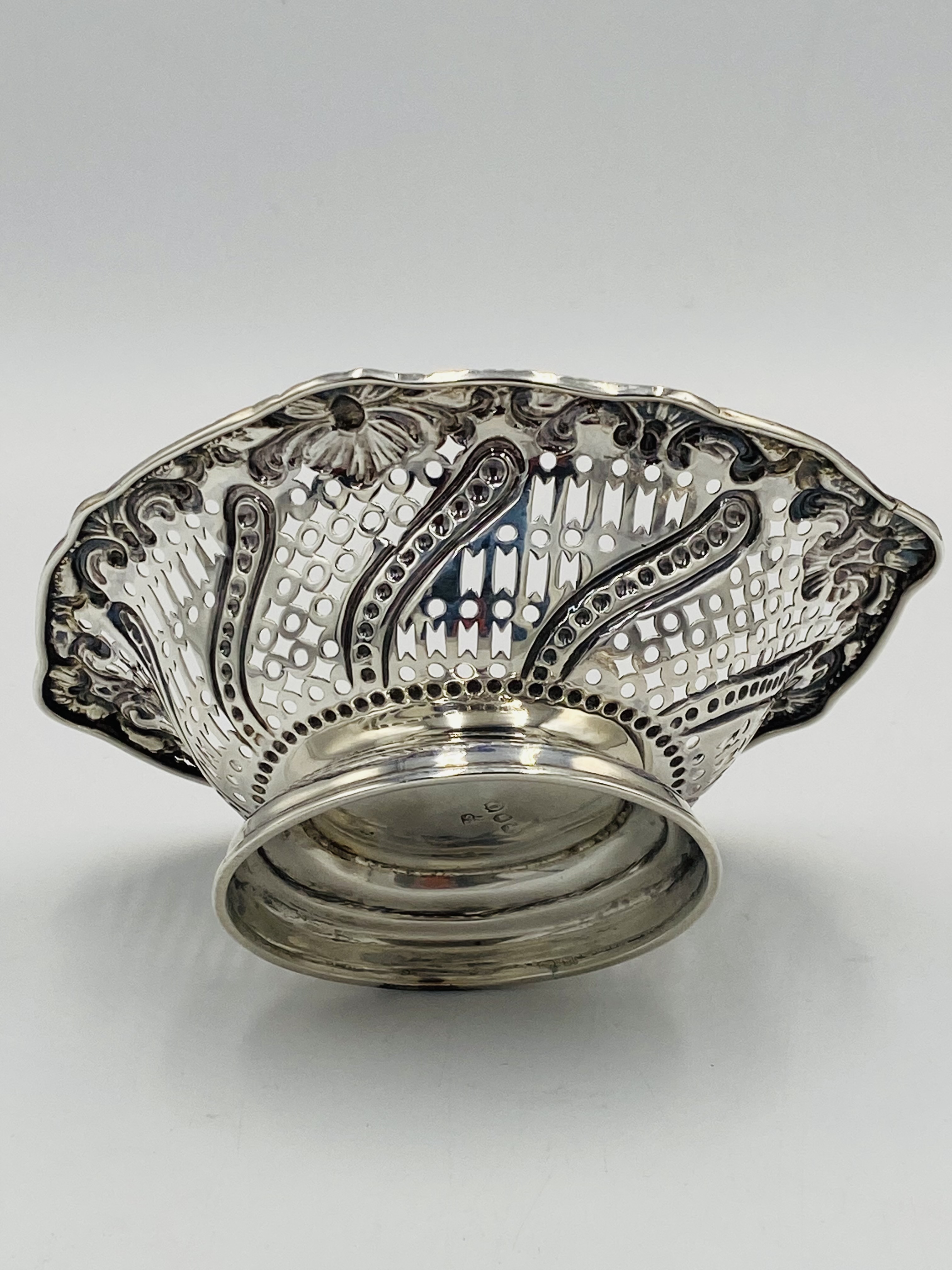 Pair of pierced bon bon dishes, London 1891 - Image 6 of 6