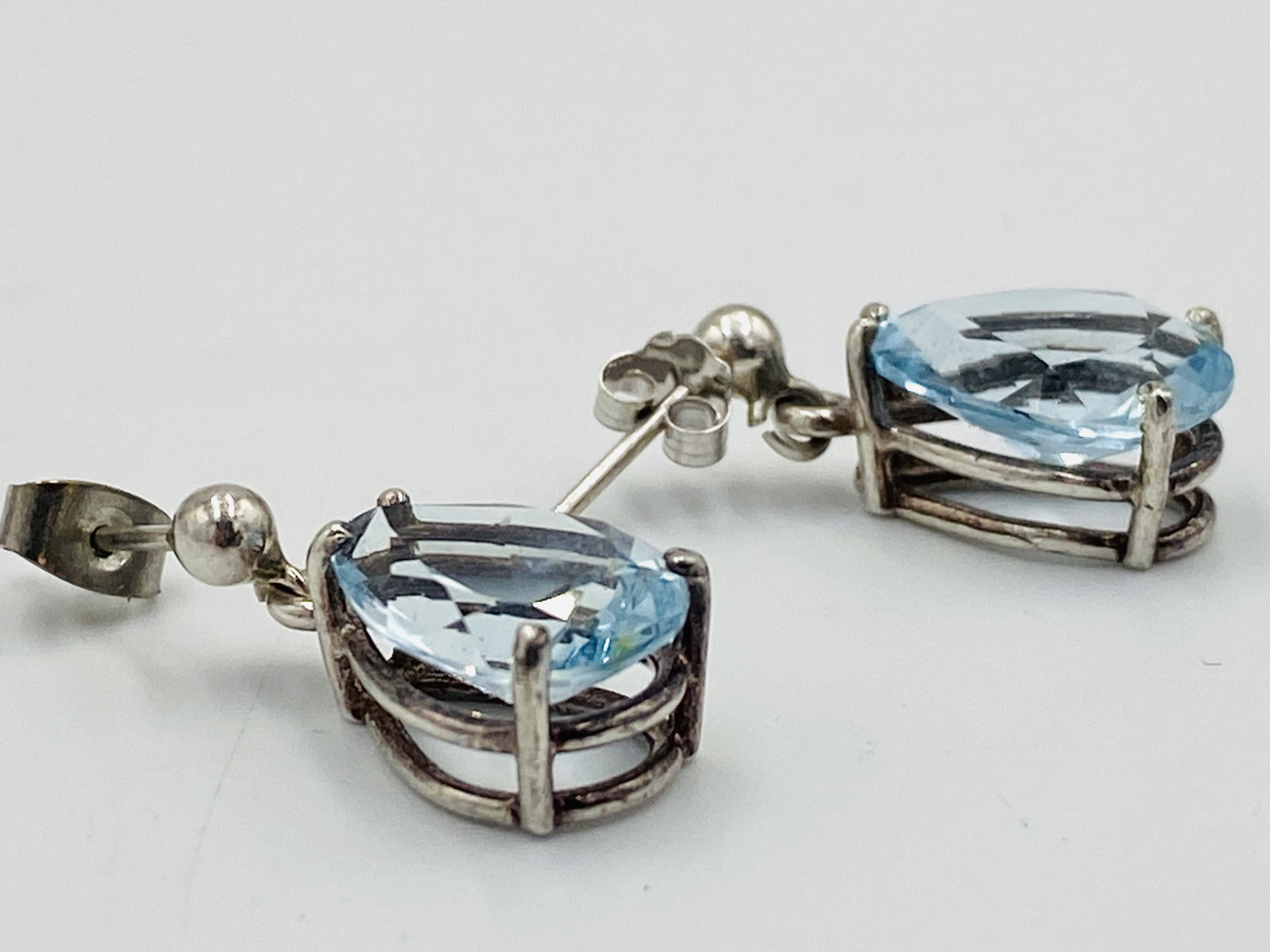 9ct white and aquamarine earrings - Image 3 of 4