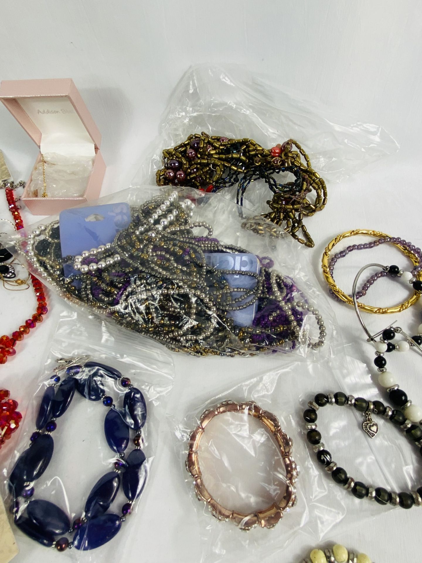 Quantity of costume jewellery - Image 8 of 11