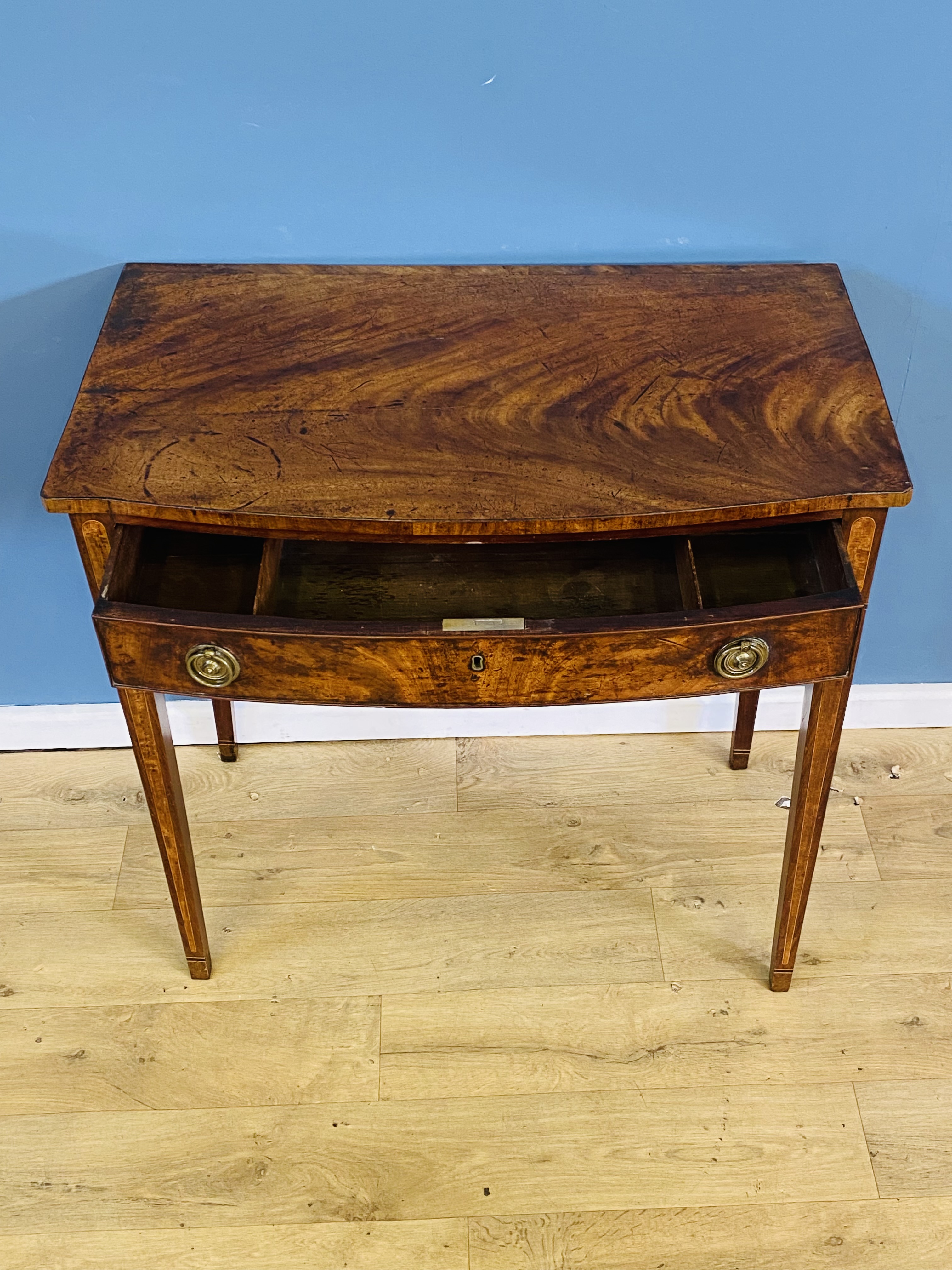 Georgian figured mahogany bow front side table - Bild 5 aus 7