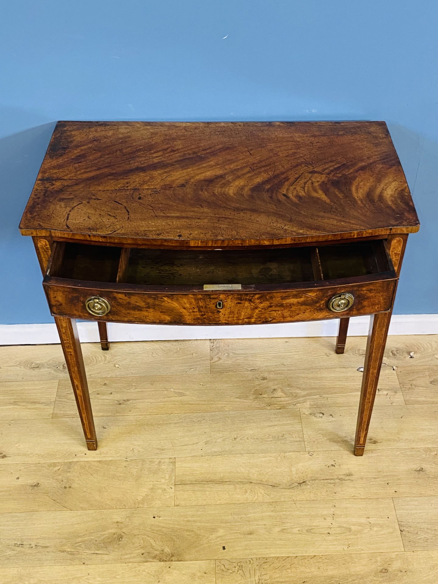 Georgian figured mahogany bow front side table - Image 5 of 7
