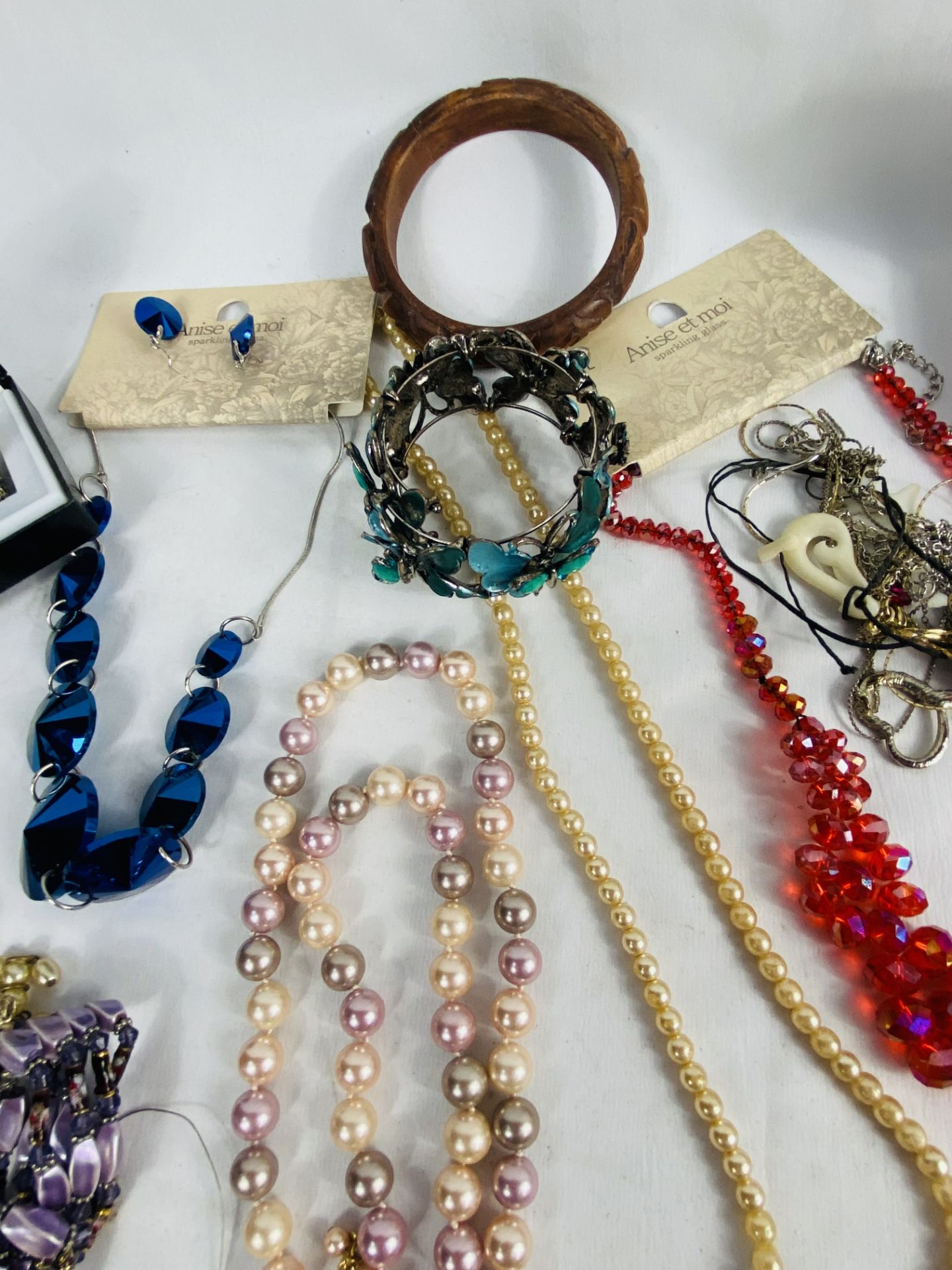 Quantity of costume jewellery - Image 7 of 11