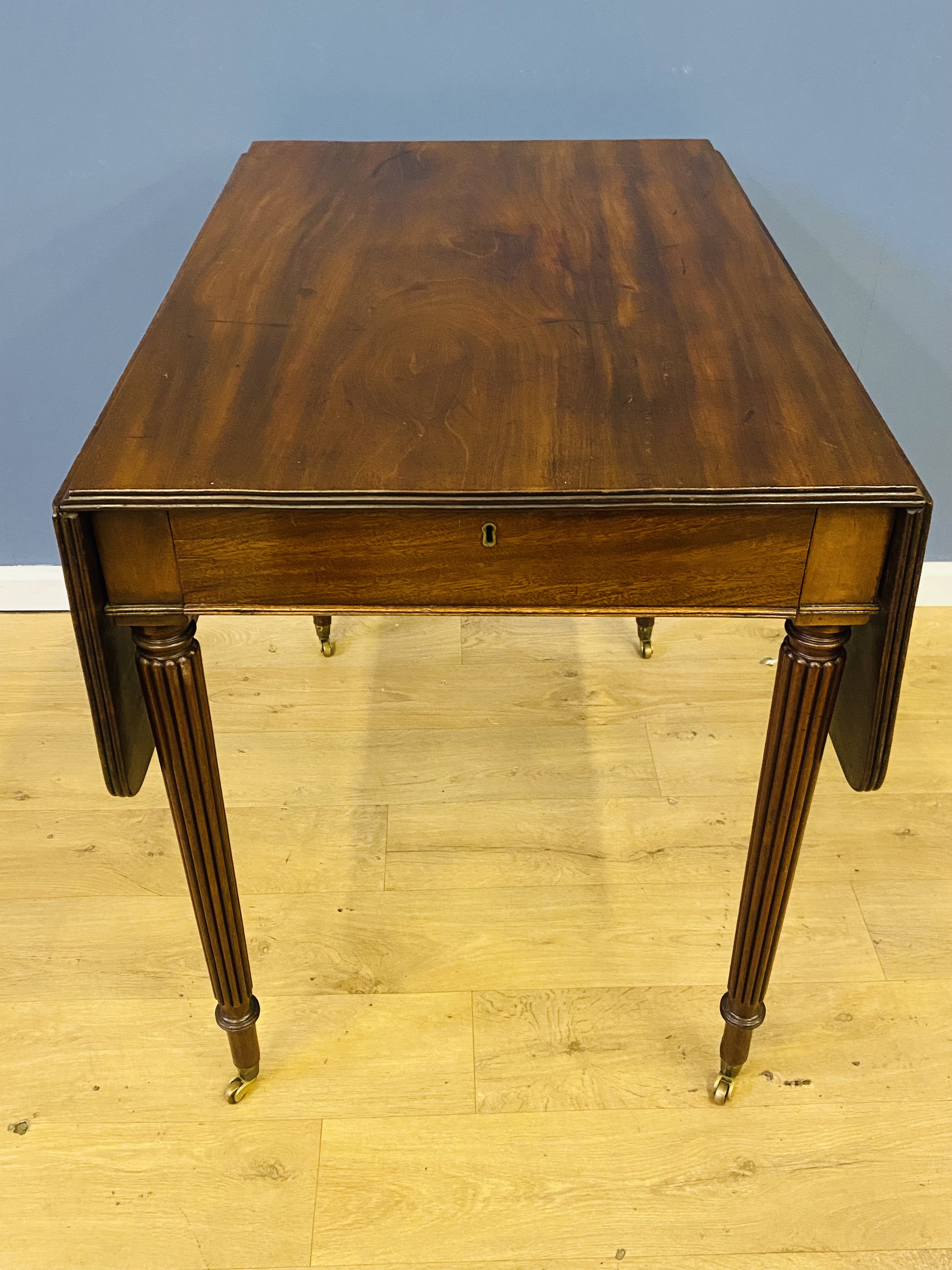 19th century mahogany pembroke table - Image 3 of 7