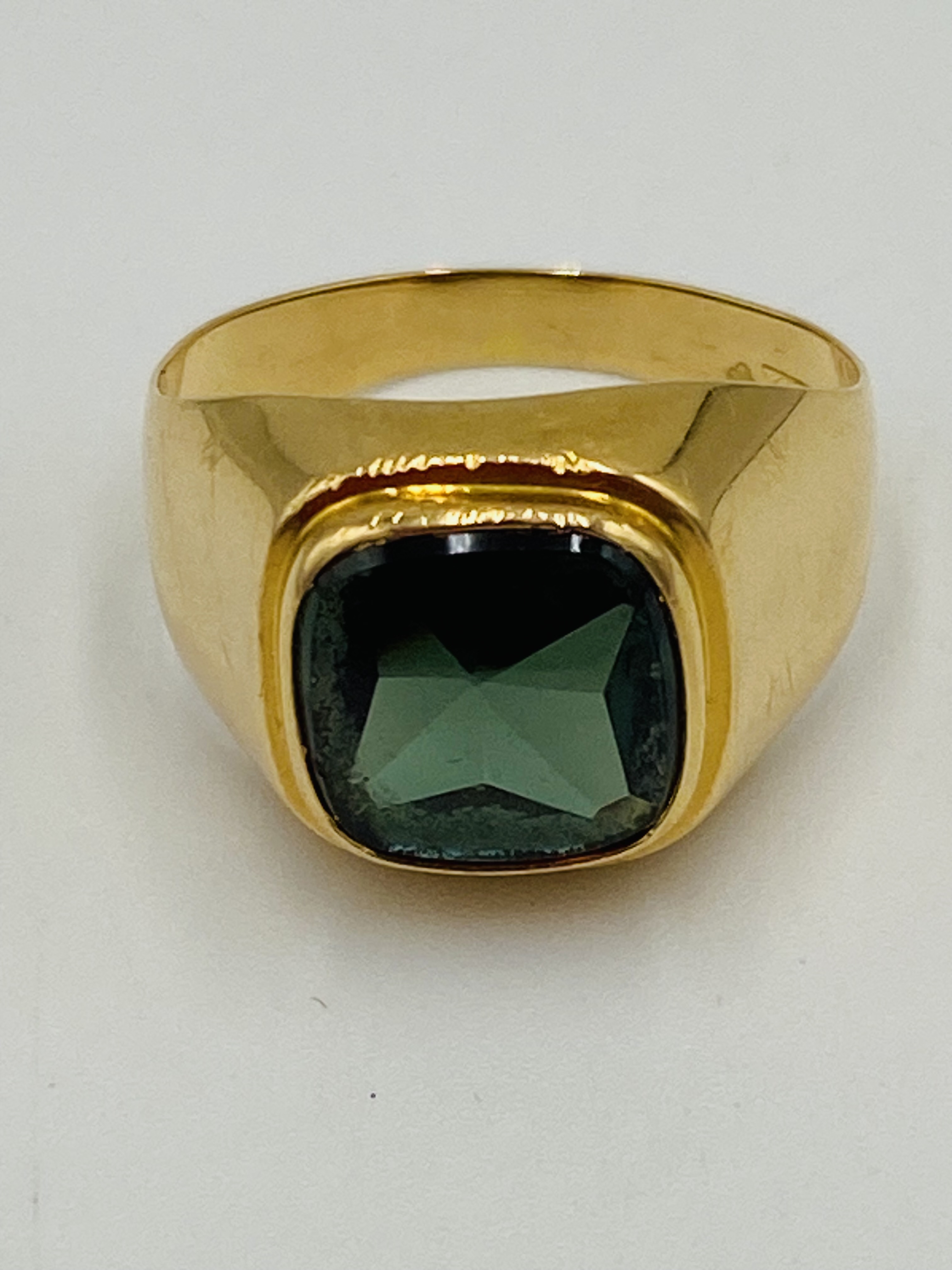 18ct gold signet ring