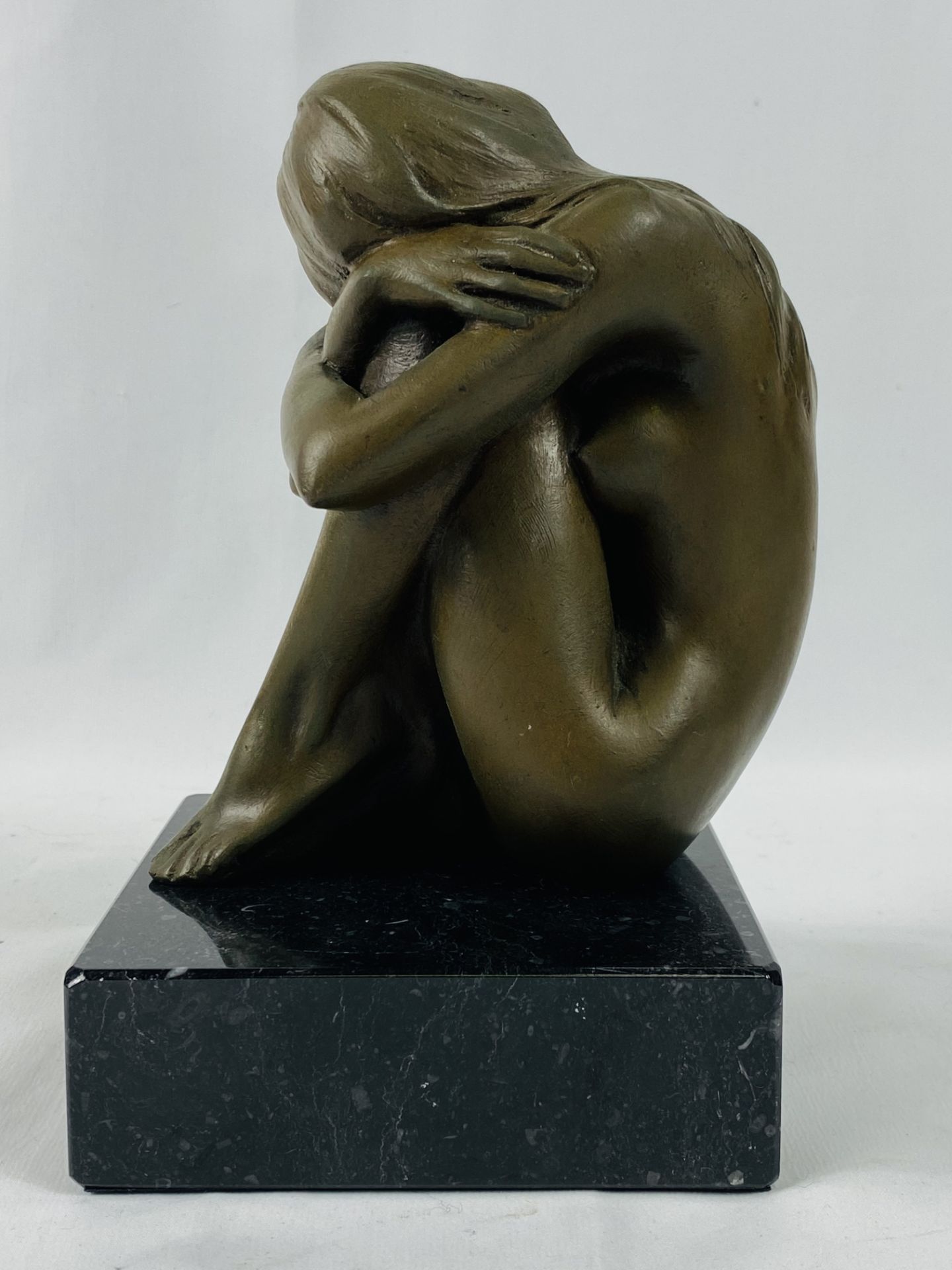 Cast limited edition sculpture of a sleeping lady - Bild 4 aus 6