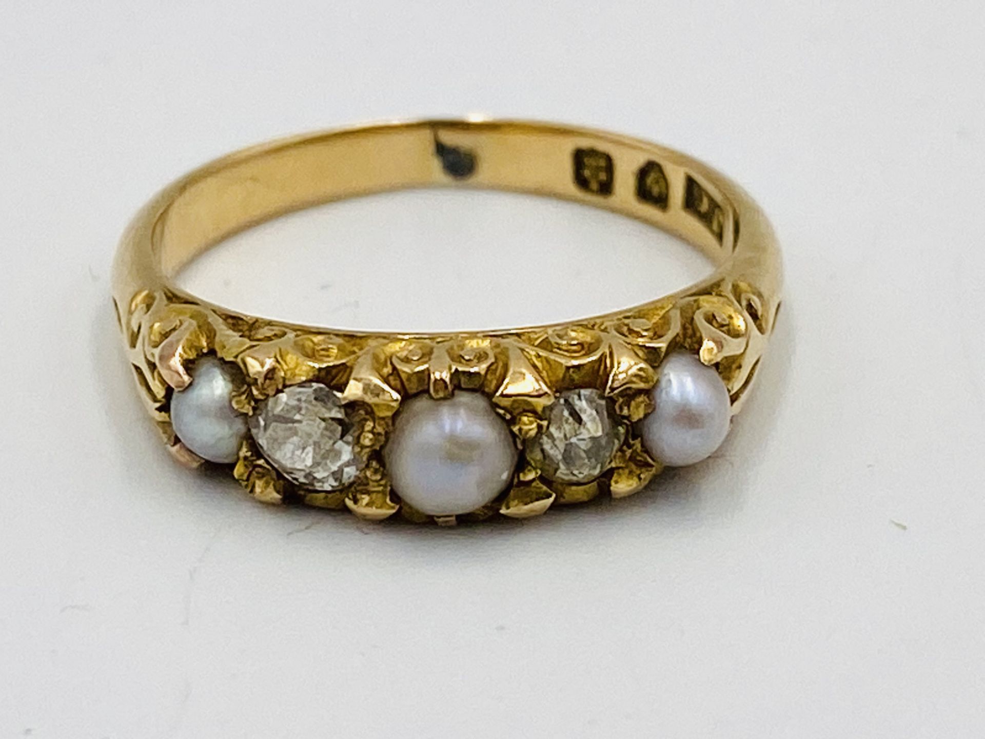 18ct gold ring with three seed pearls and two diamonds