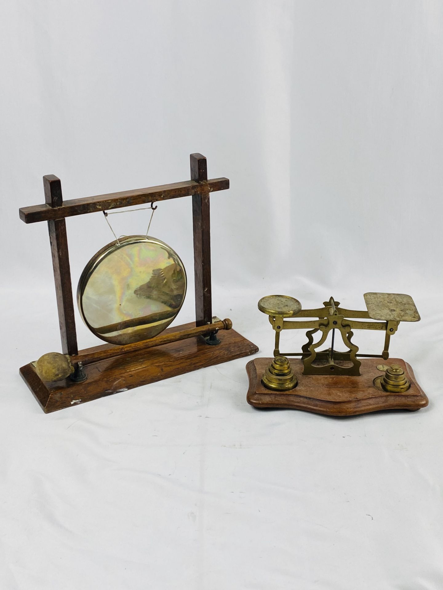 Oak table gong together with a set of postal scales - Image 5 of 5