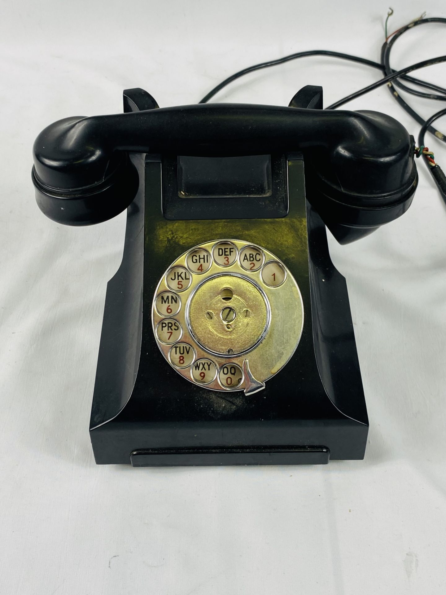 Three black bakelite telephones - Bild 2 aus 5