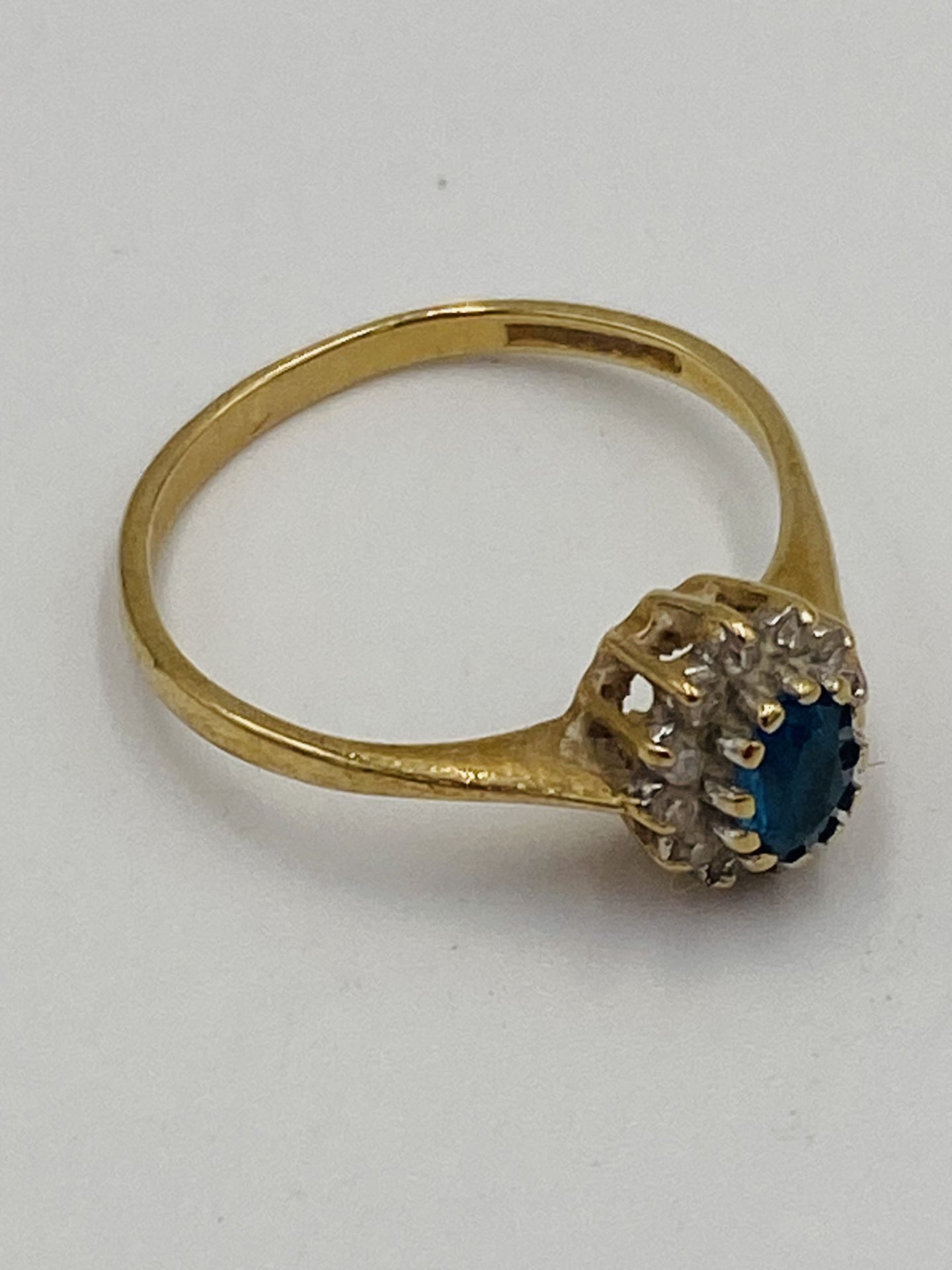9ct gold ring set with a blue stone - Bild 3 aus 4