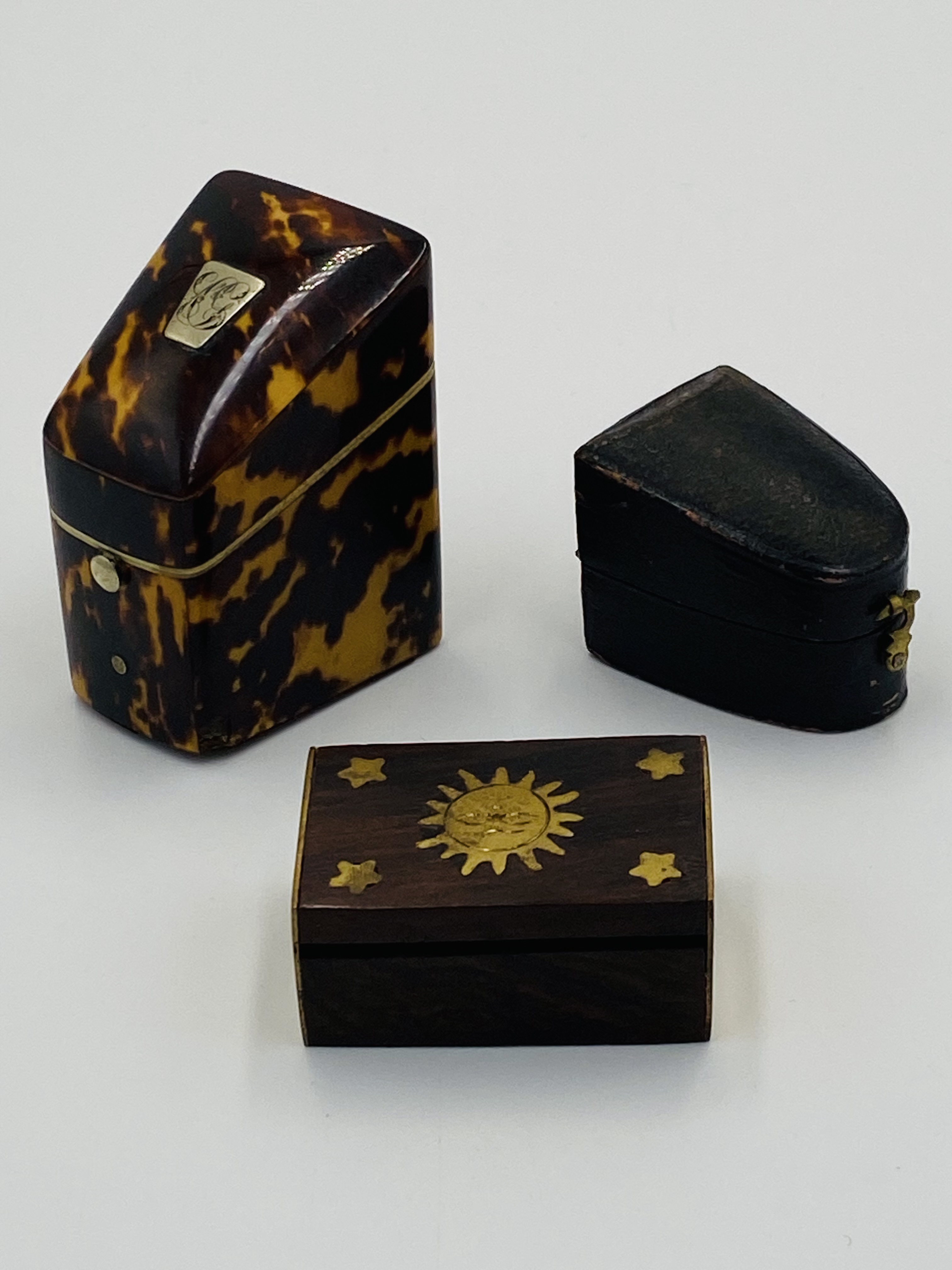 9ct gold thimble, 1907, a19th century tortoiseshell needle box; and a brass bound hardwood box. - Image 5 of 6