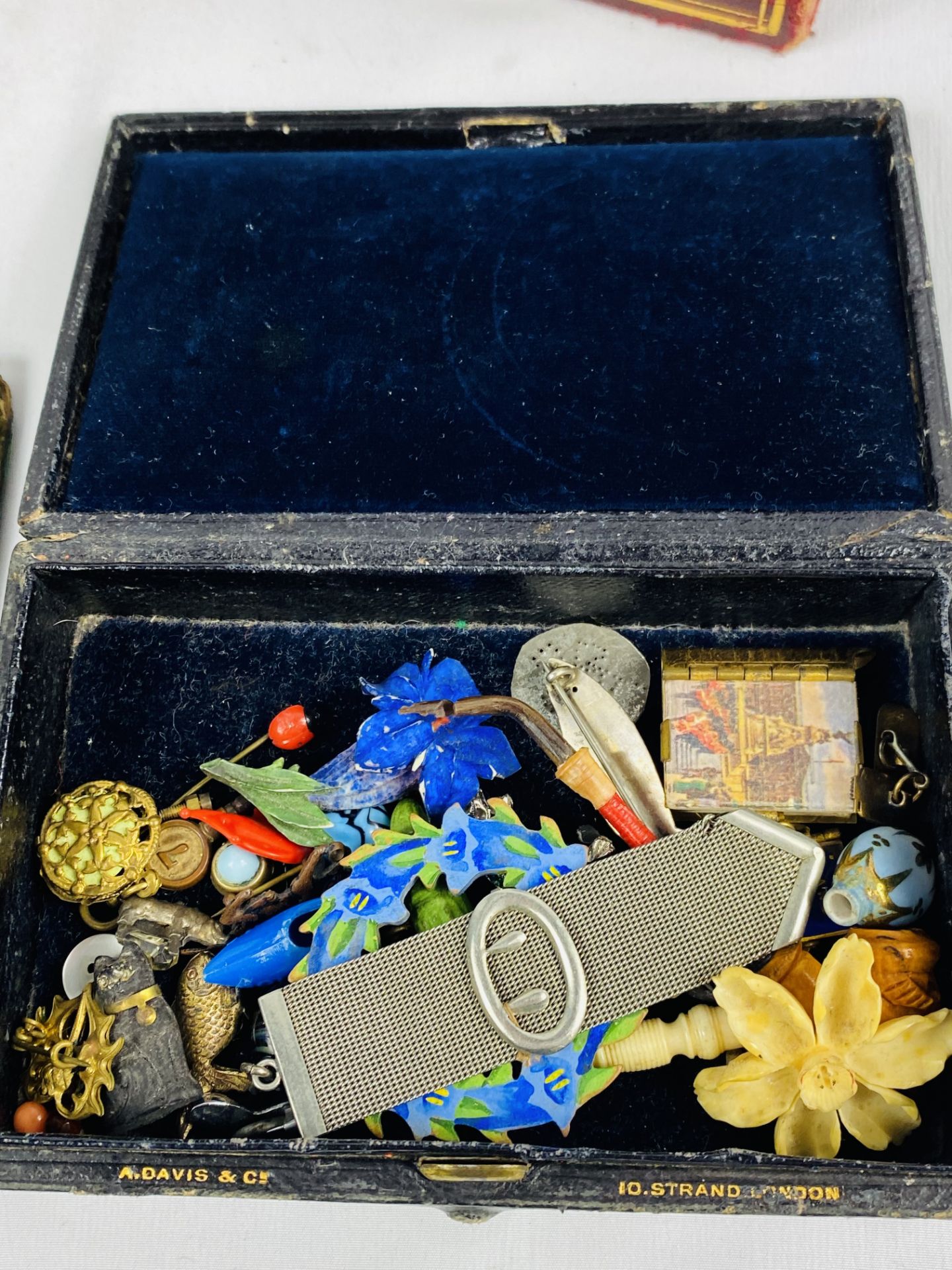 Three jewellery boxes containing a quantity of costume jewellery - Image 7 of 9