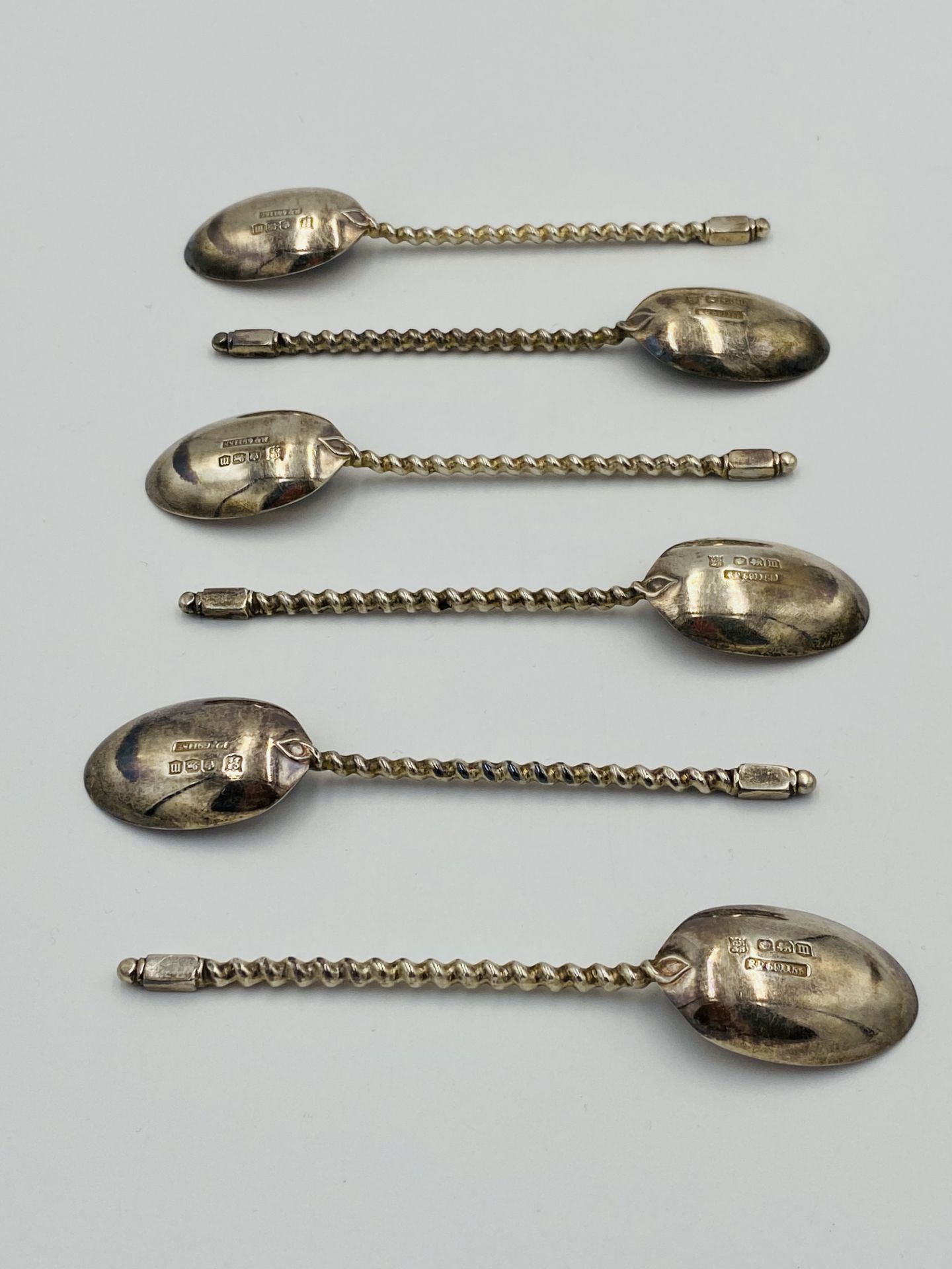 Six silver teaspoons with spiral handle, in fitted box, - Image 5 of 7