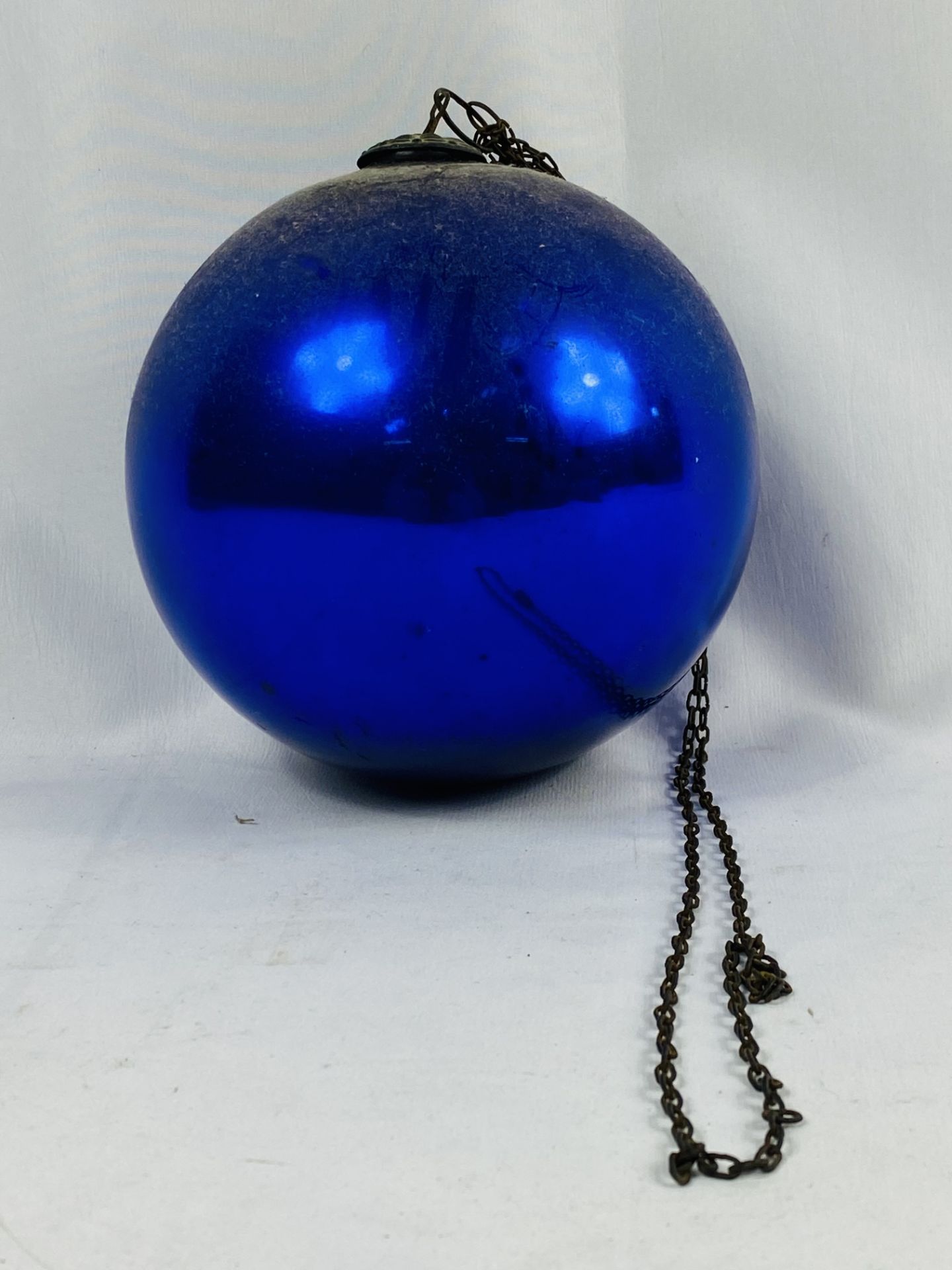 Blue mirrored glass witches ball - Image 6 of 6