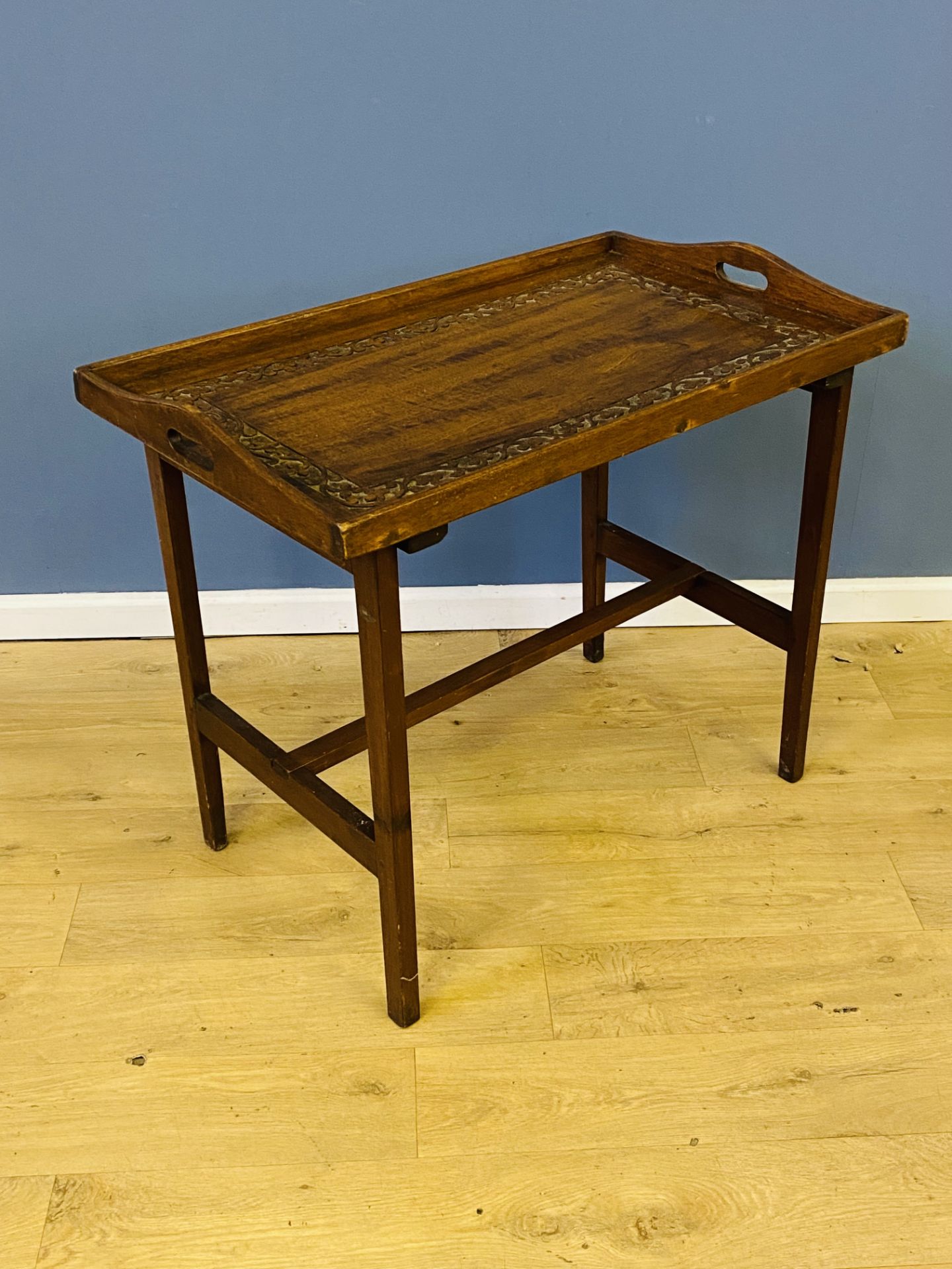 Carved mahogany tray top table - Image 6 of 8