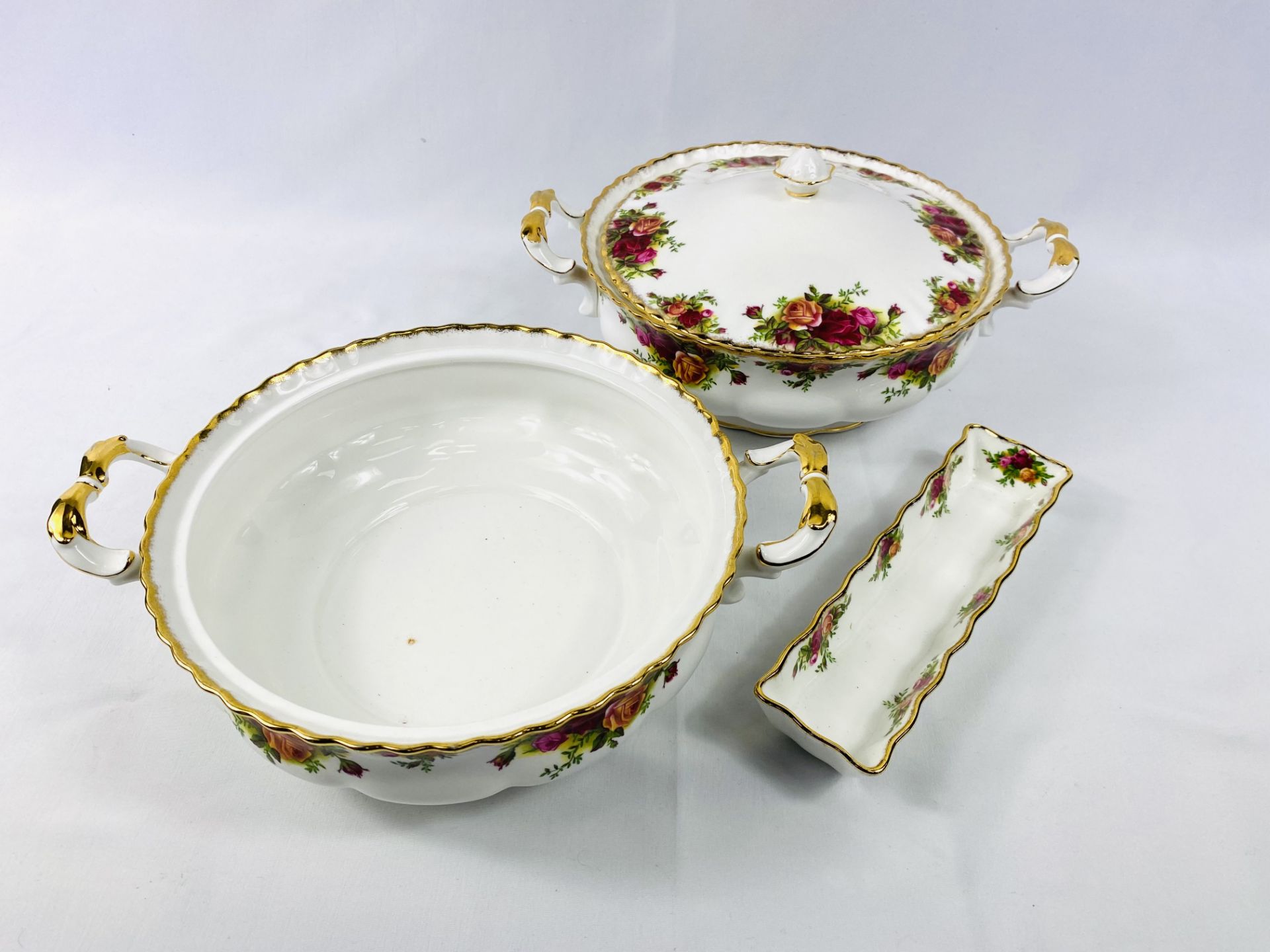Quantity of Royal Albert Old Country Roses china - Image 5 of 6