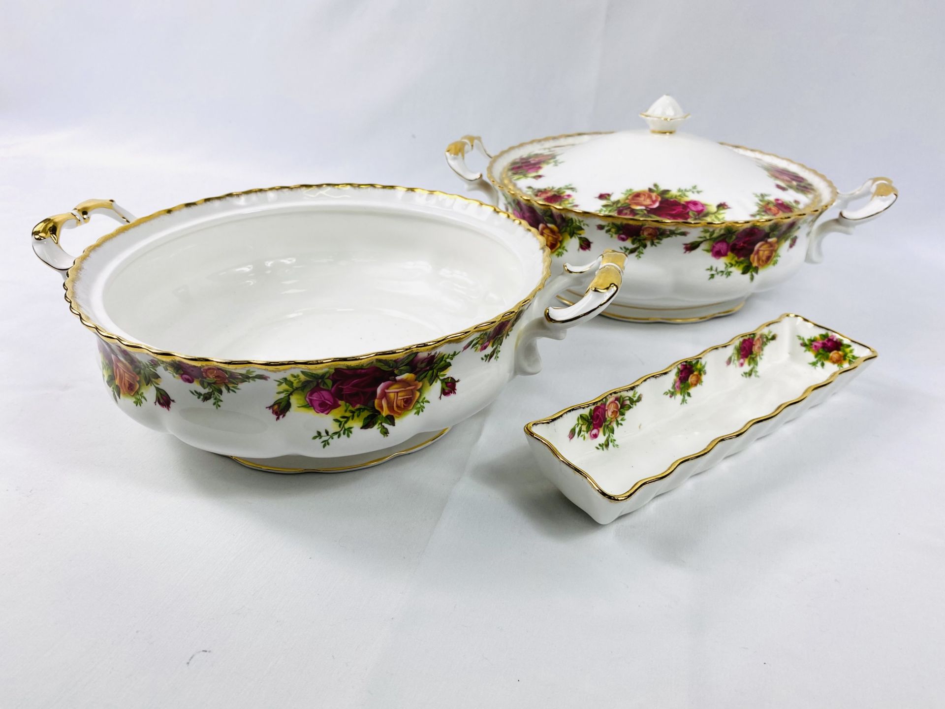 Quantity of Royal Albert Old Country Roses china - Image 6 of 6