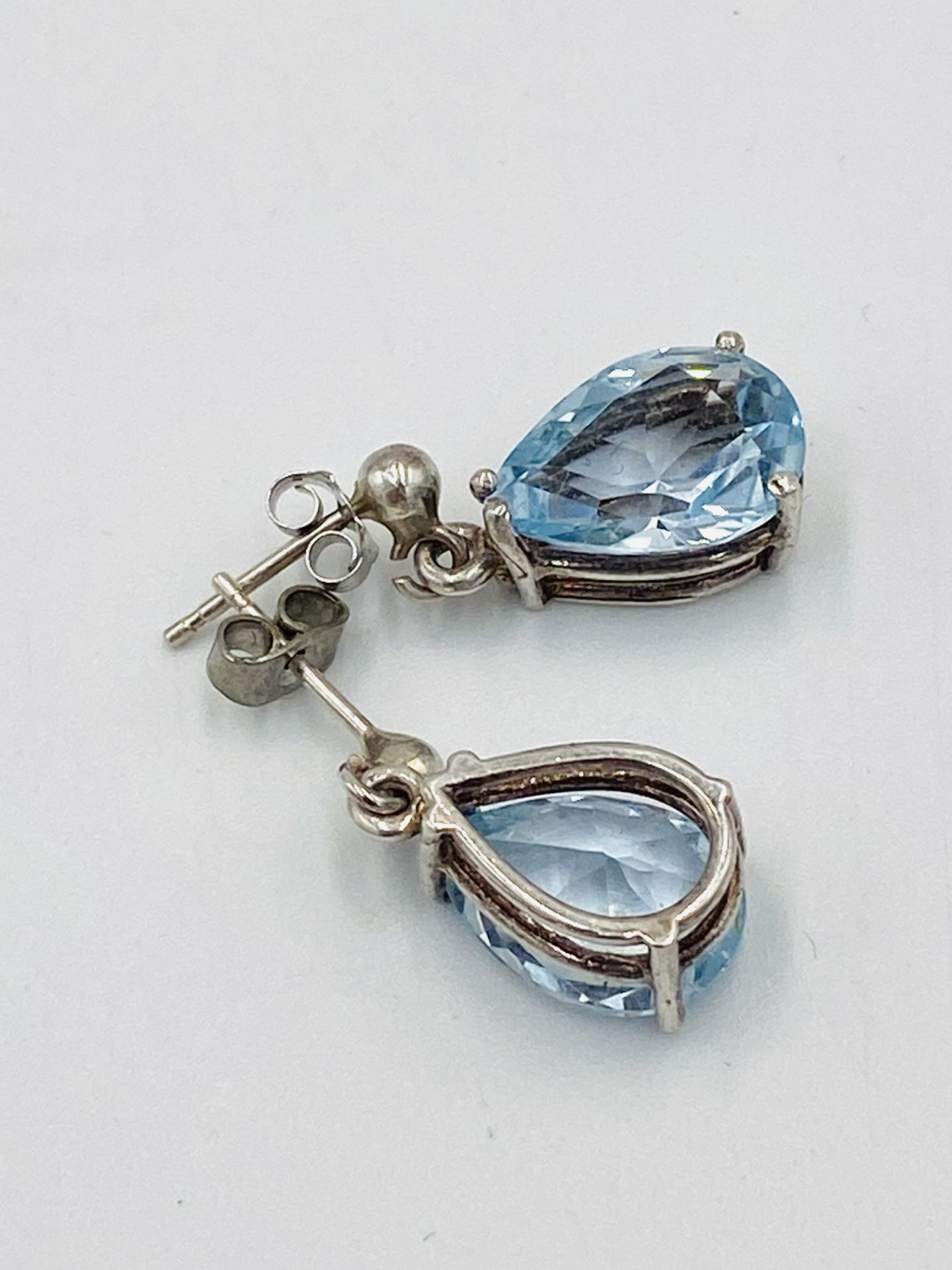 9ct white and aquamarine earrings - Image 4 of 4