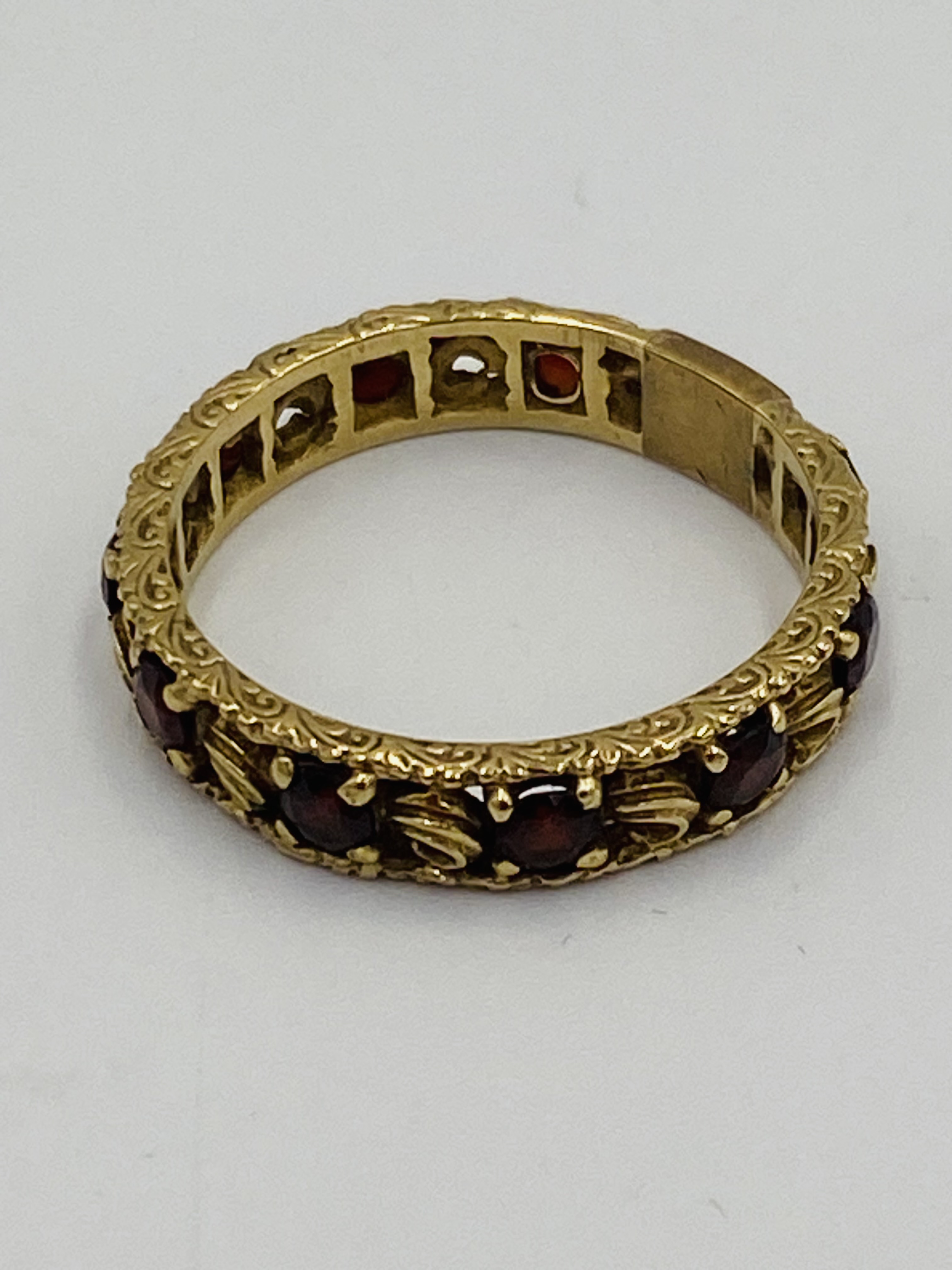 9ct gold ring set; together with yellow metal eternity ring - Bild 3 aus 6