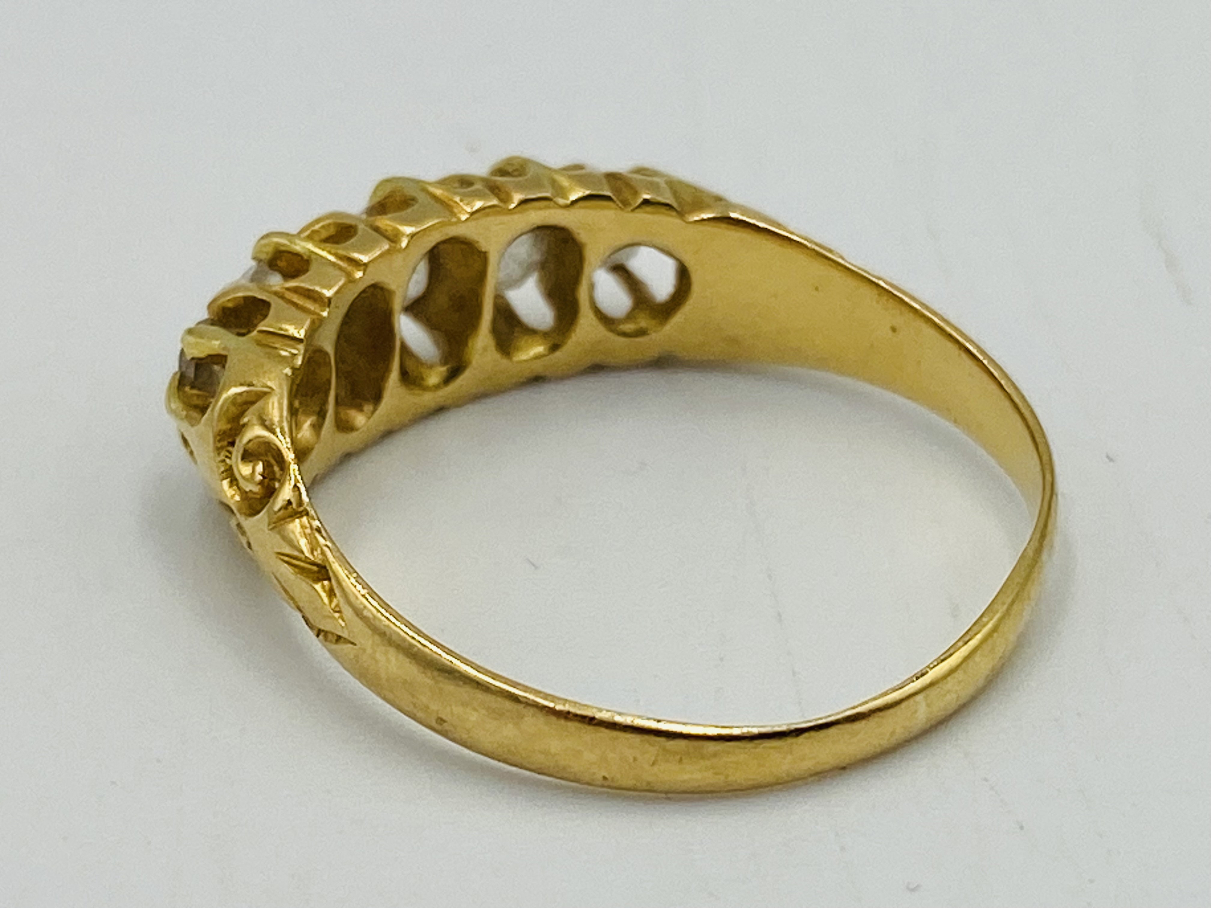 18ct gold ring set with diamonds - Image 2 of 4