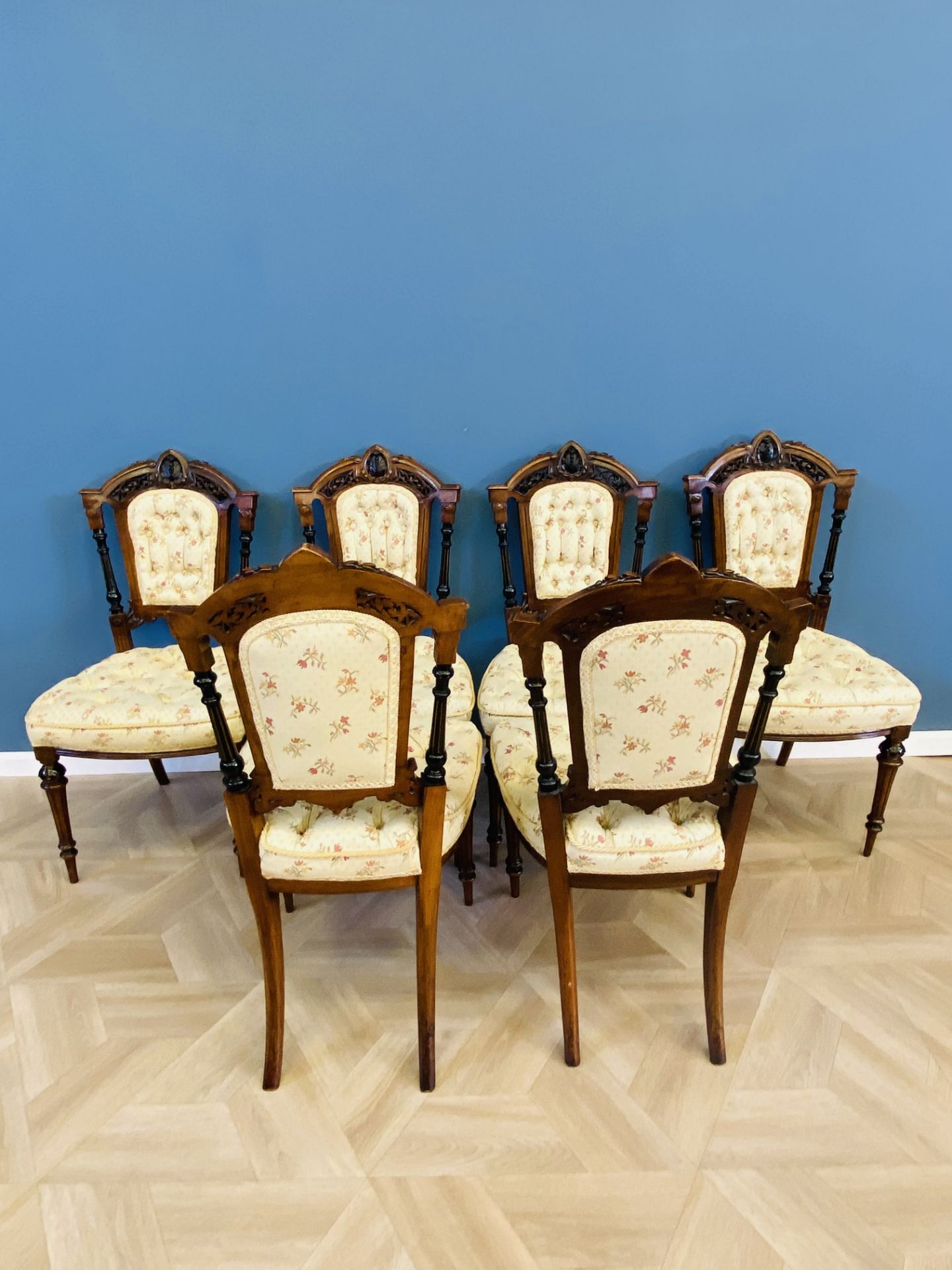 Set of six Victorian walnut chairs - Bild 5 aus 9