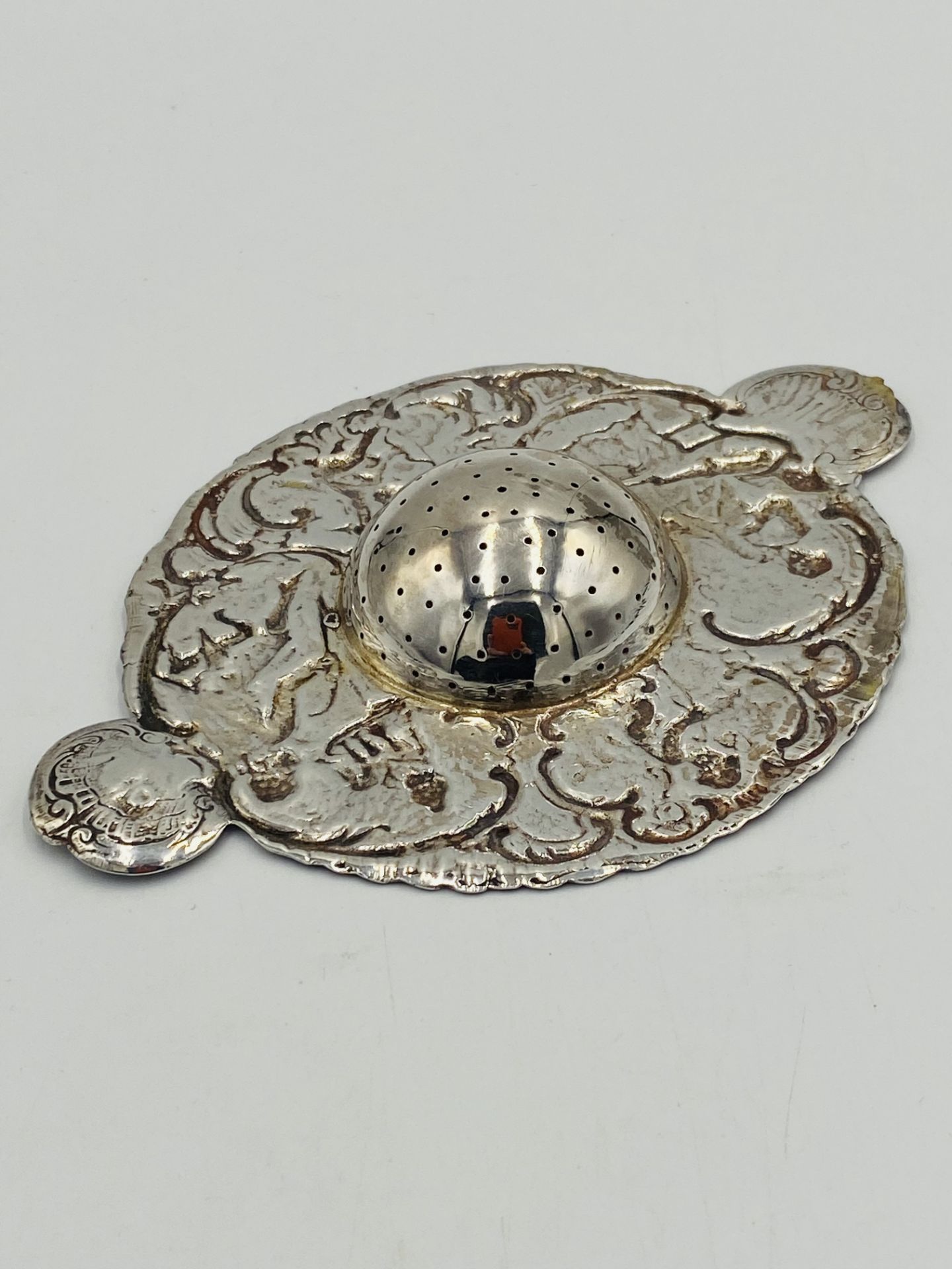 Continental white metal tea strainer with gilt centre - Image 5 of 6