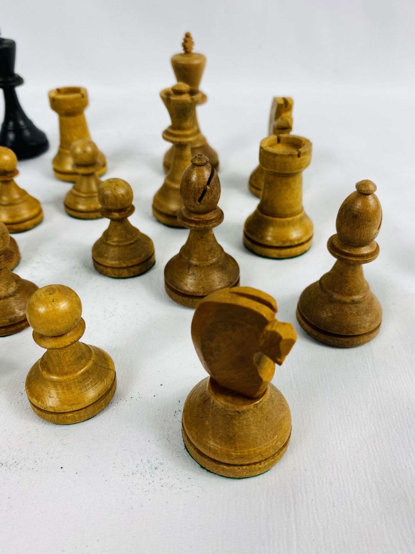 Boxwood chess set - Image 5 of 7
