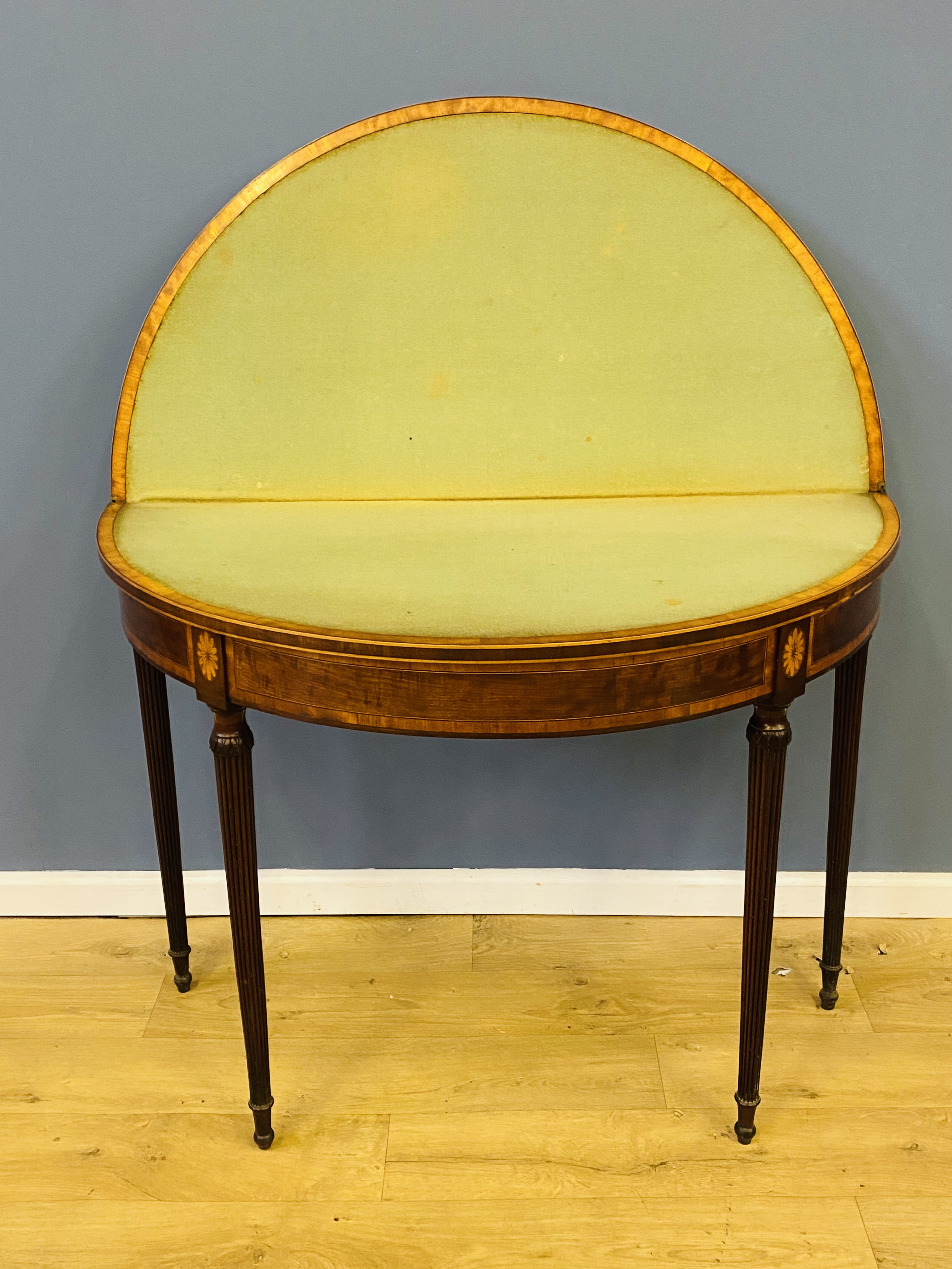 Georgian mahogany demi lune card table - Image 6 of 10