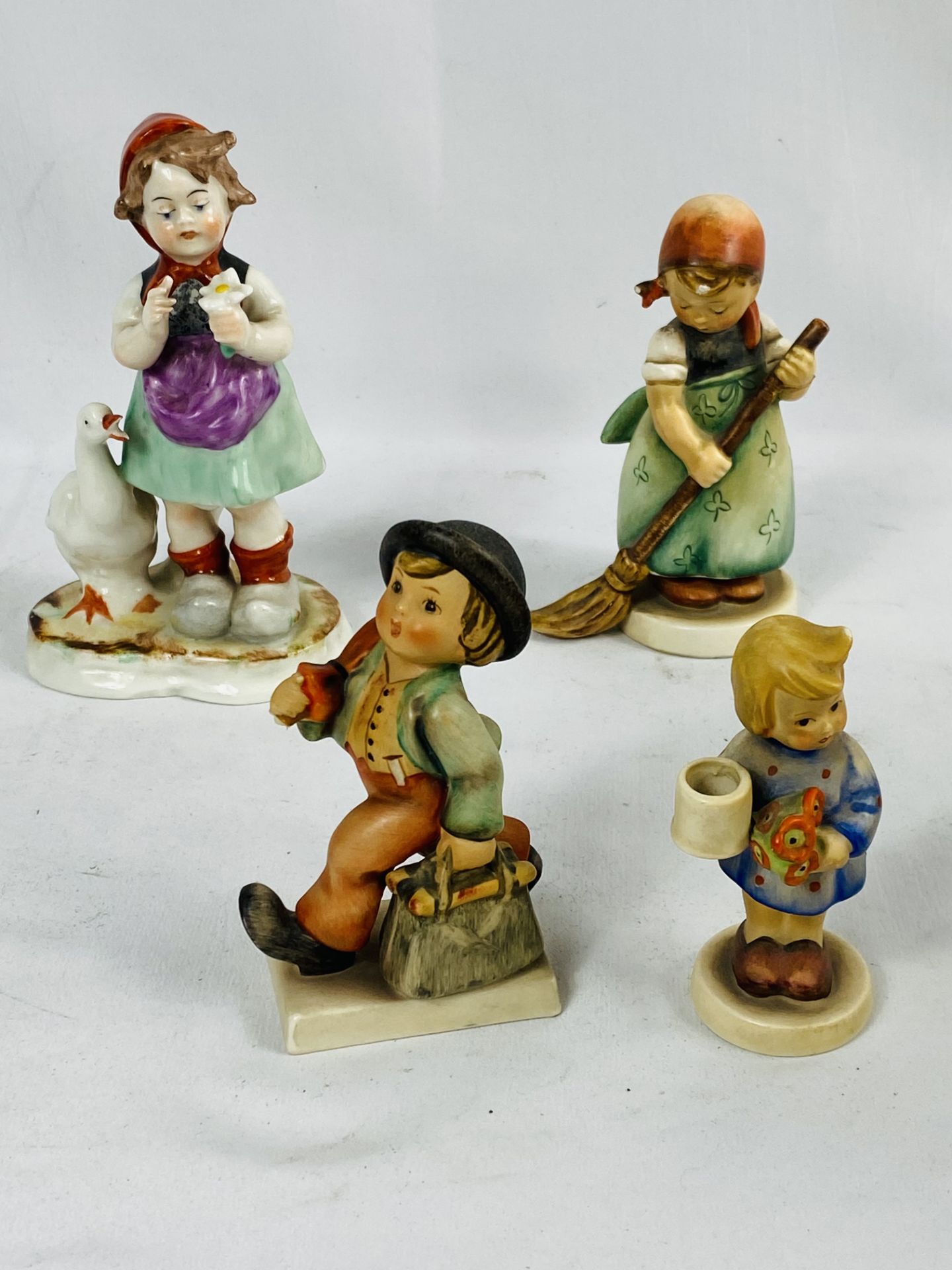 Quantity of porcelain figurines - Image 7 of 8