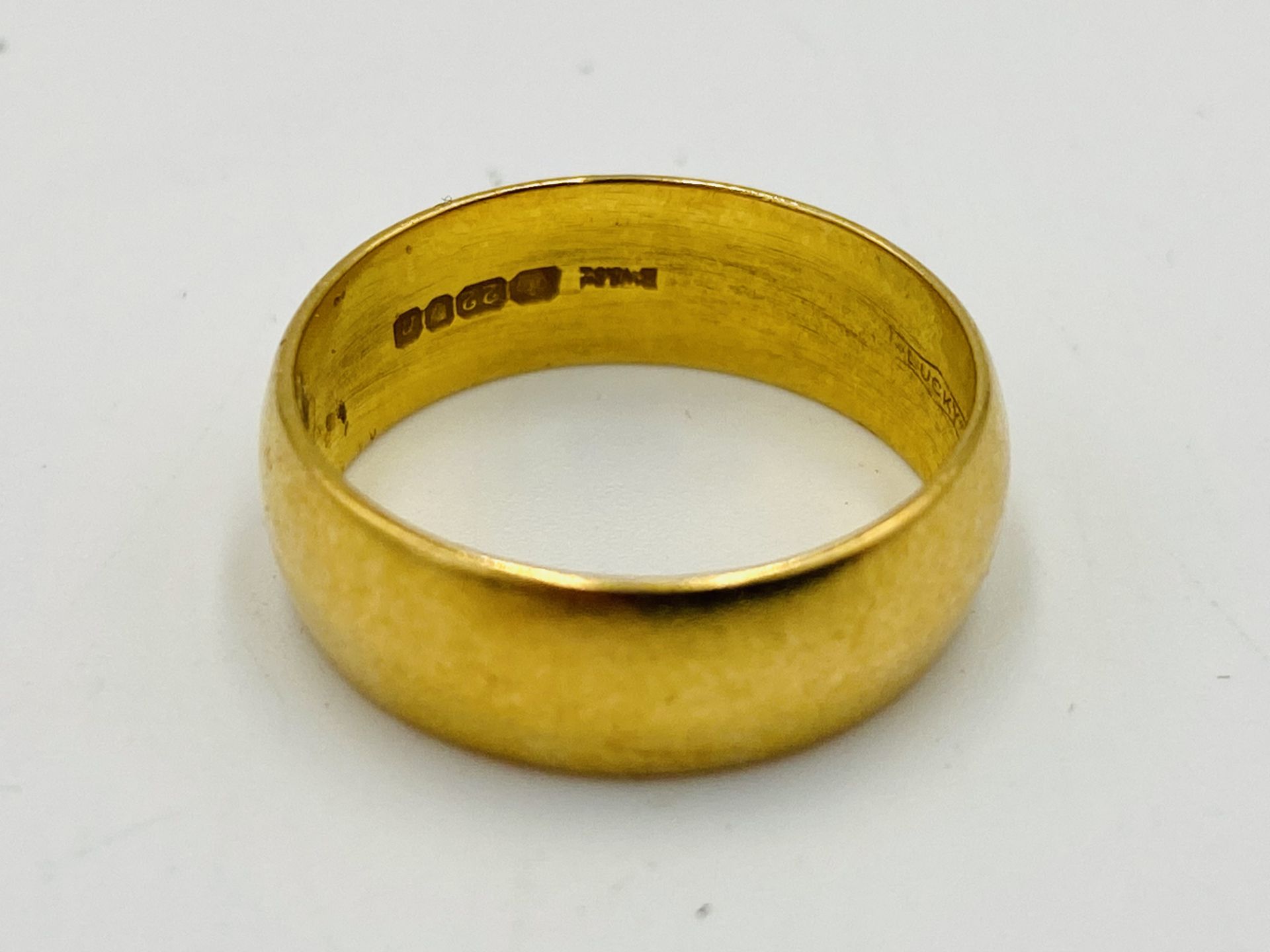 22ct gold band