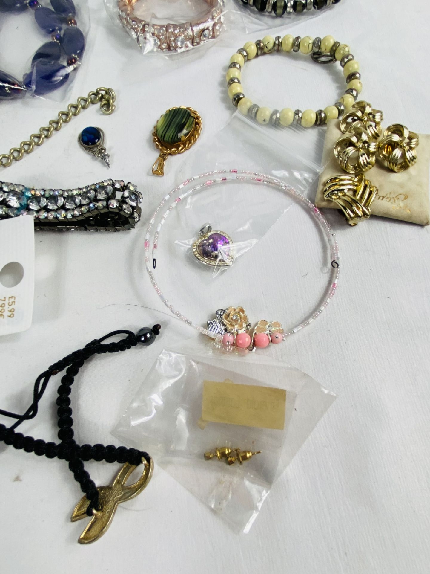 Quantity of costume jewellery - Image 2 of 11