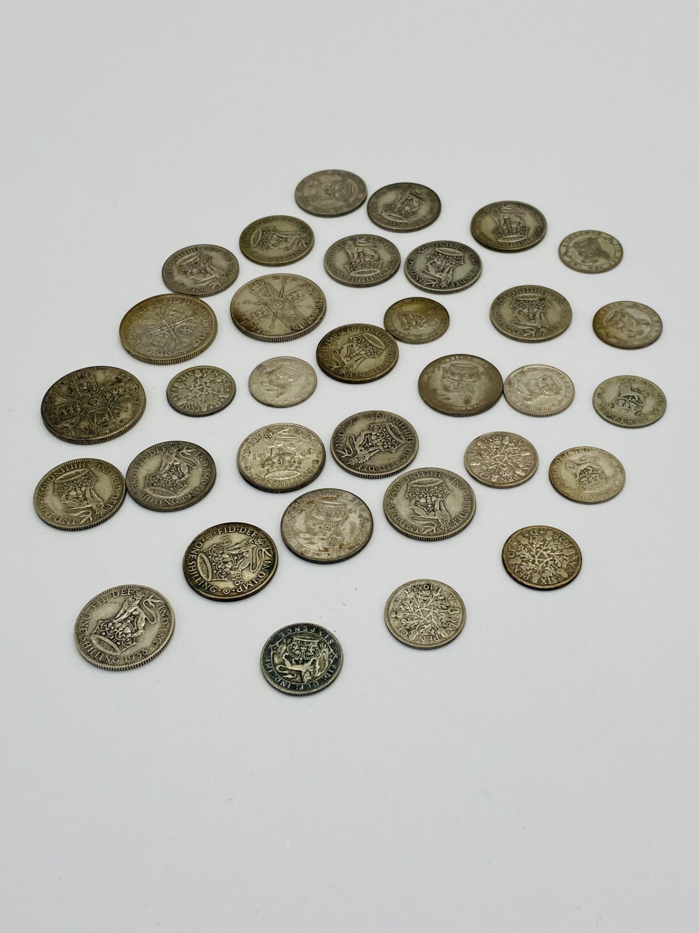 Quantity of pre-1947 British silver coins - Bild 2 aus 4