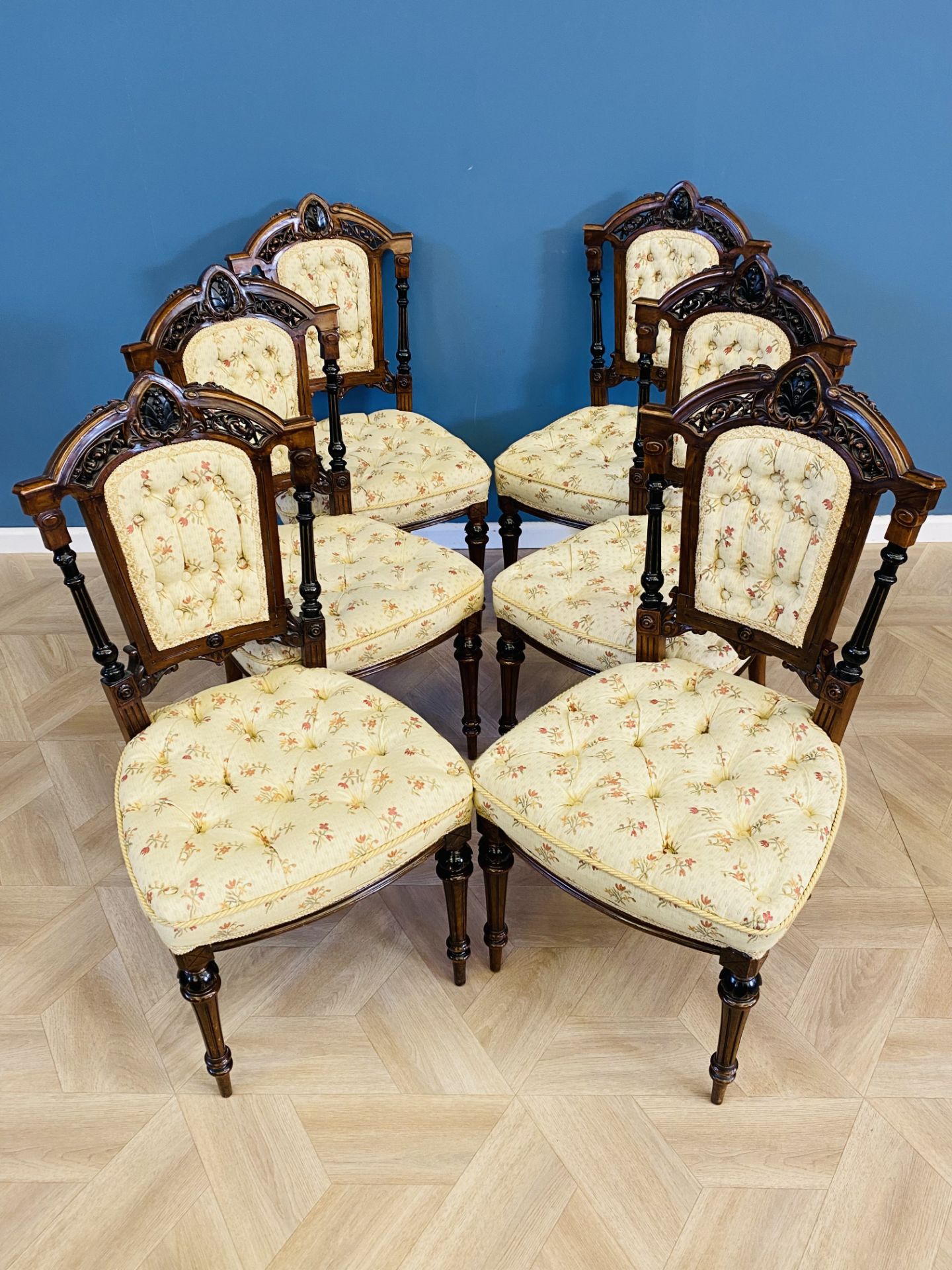 Set of six Victorian walnut chairs - Bild 3 aus 9