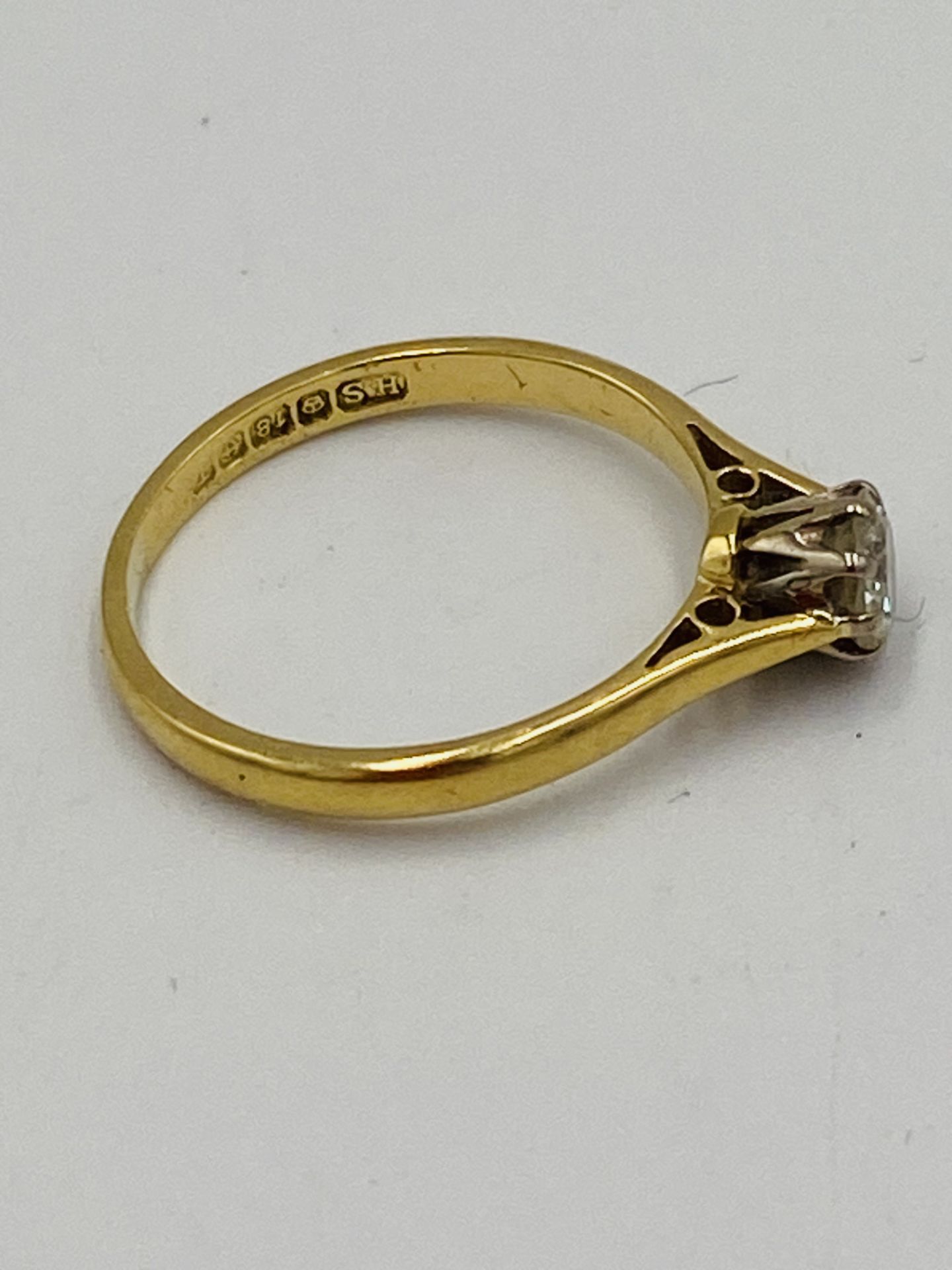 18ct gold solitaire ring - Image 5 of 6