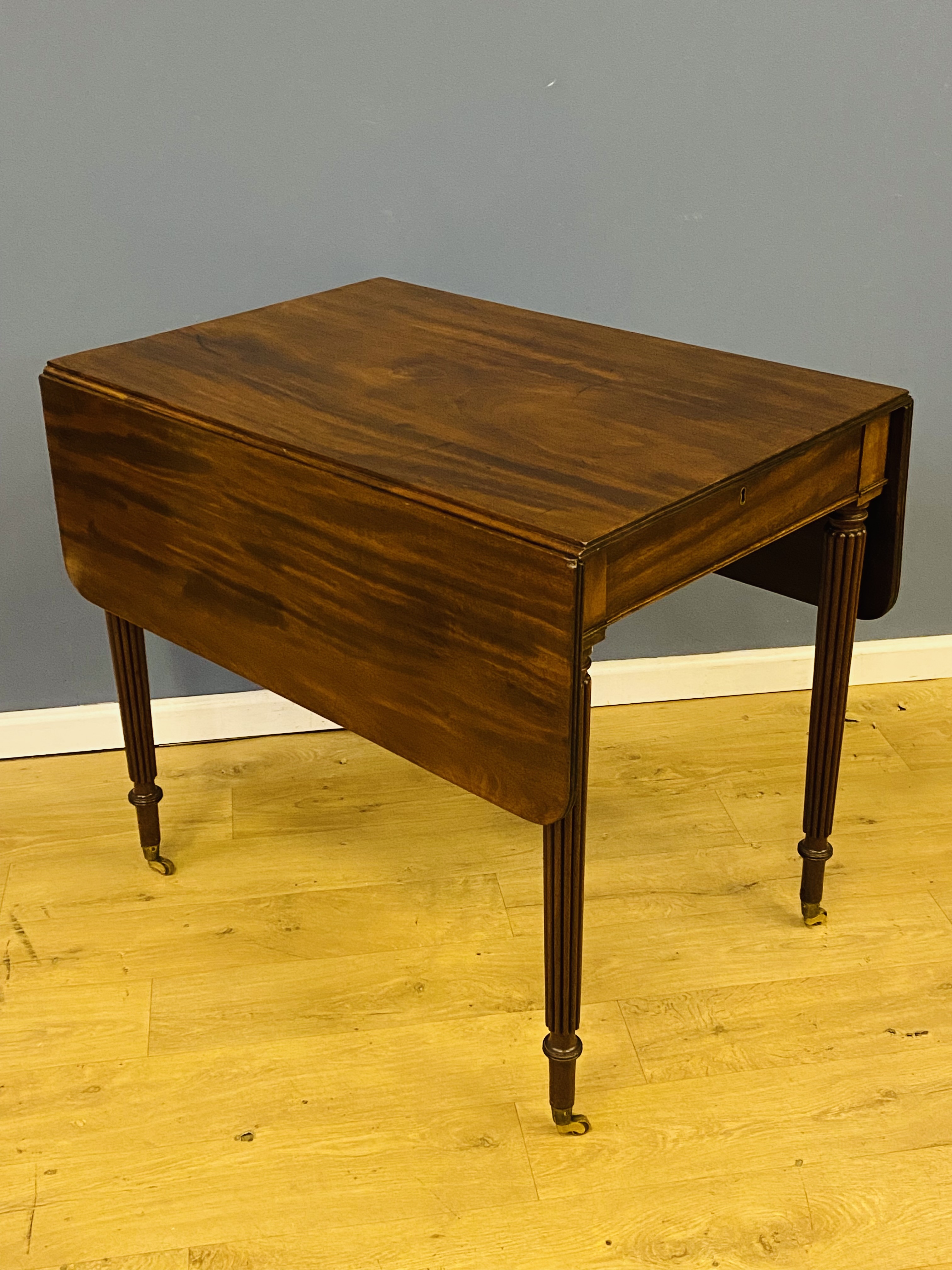 19th century mahogany pembroke table - Image 2 of 7