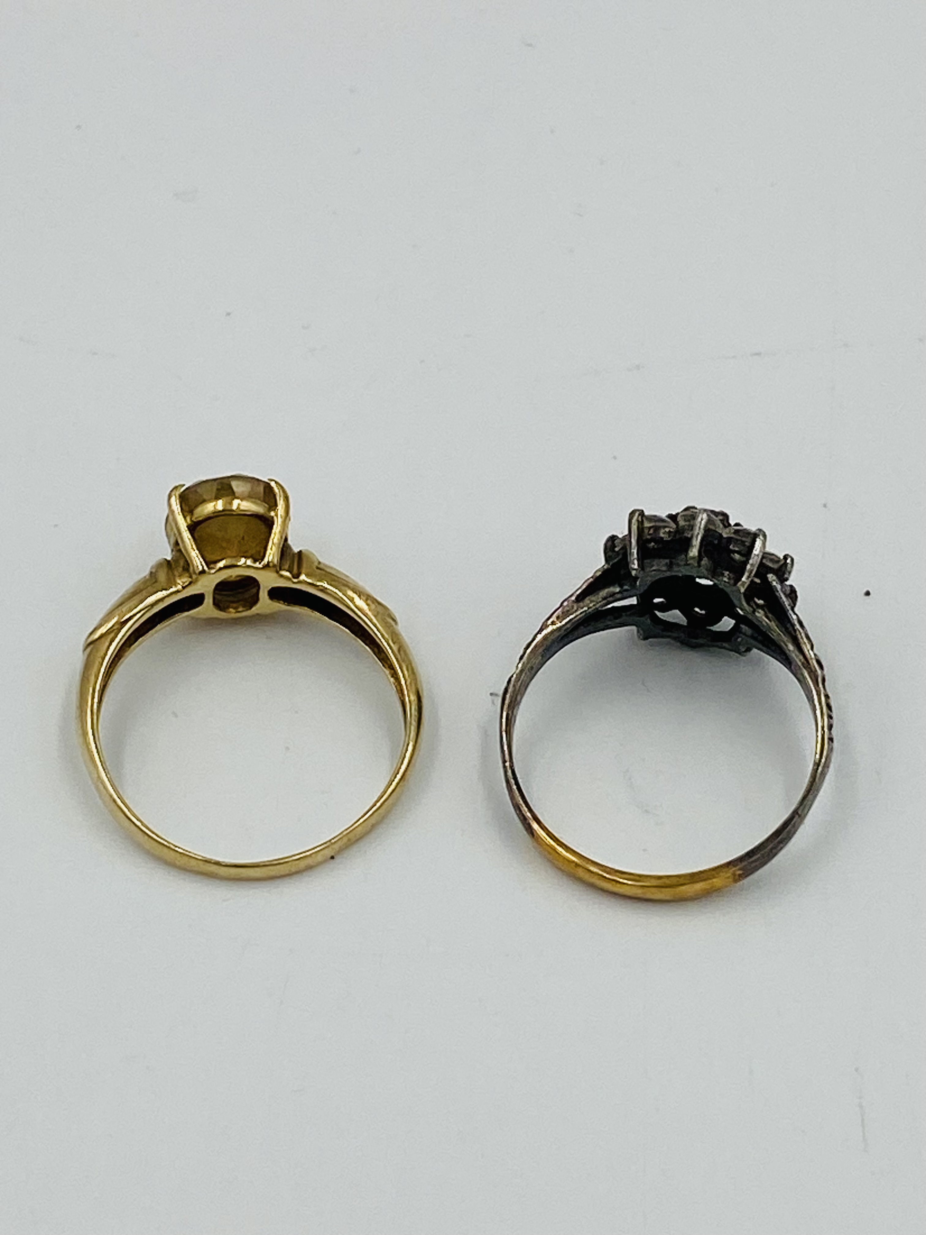 9ct gold ring set with a clear stone, 3g; together with a 9ct gold ring - Image 2 of 4