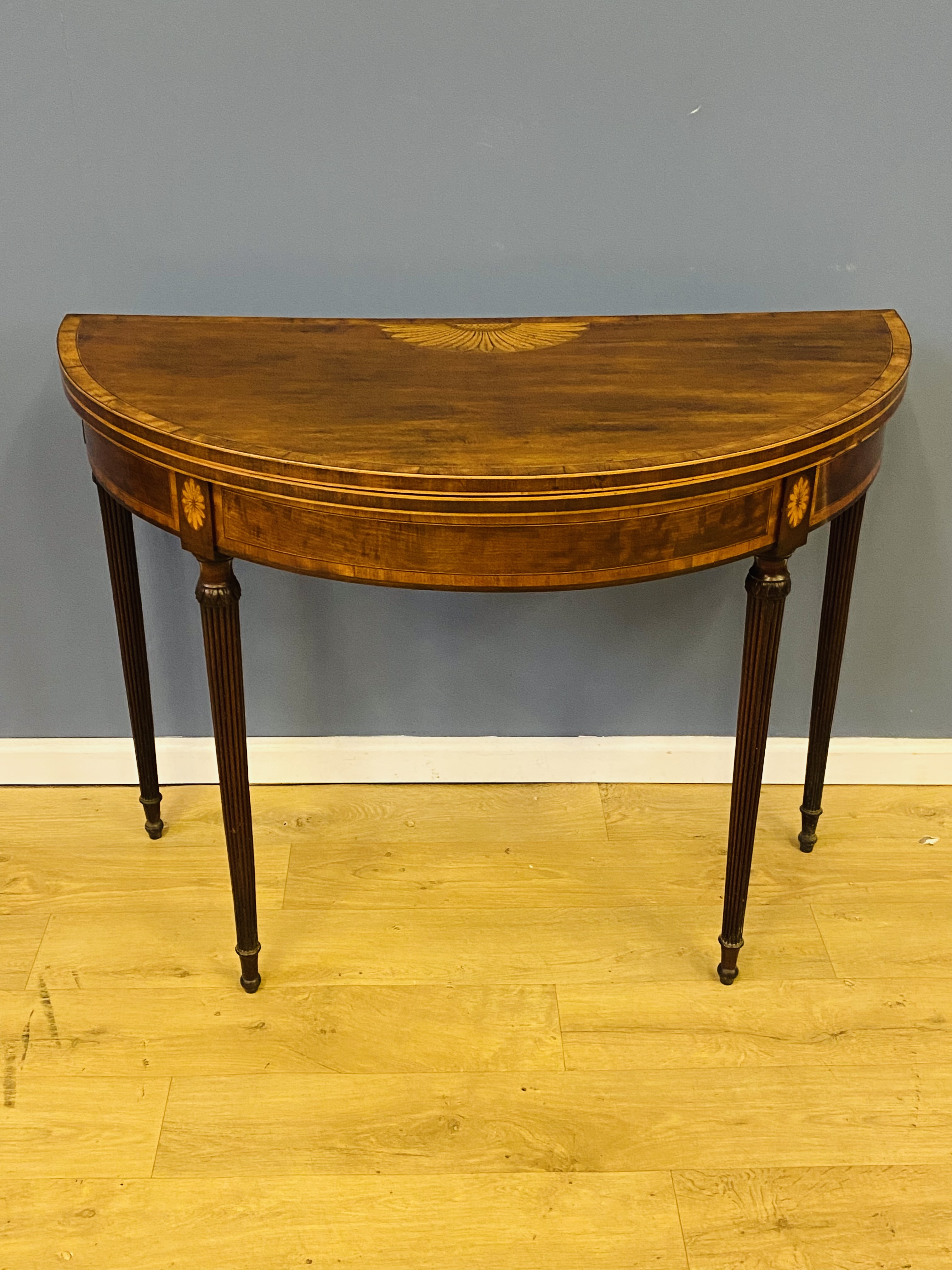 Georgian mahogany demi lune card table - Image 3 of 10