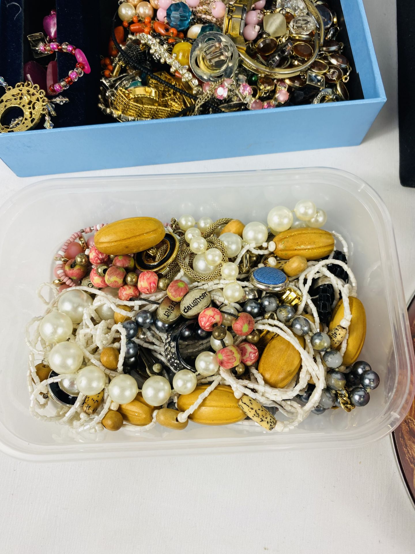 Quantity of costume jewellery - Image 3 of 7