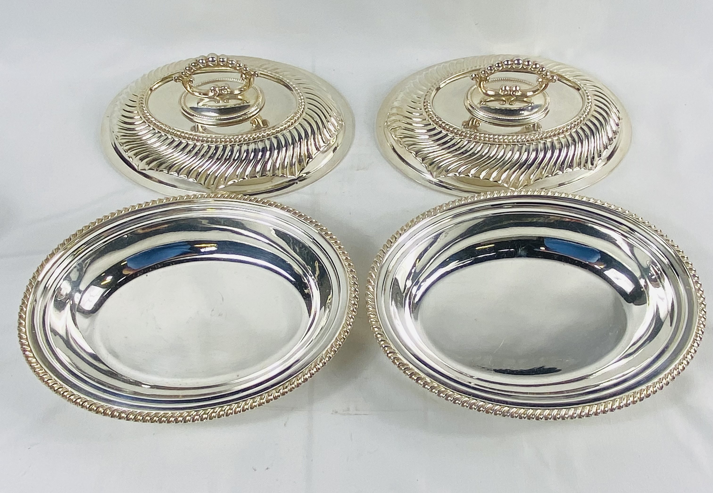 Pair of silver plate entree dishes and other items - Bild 8 aus 8
