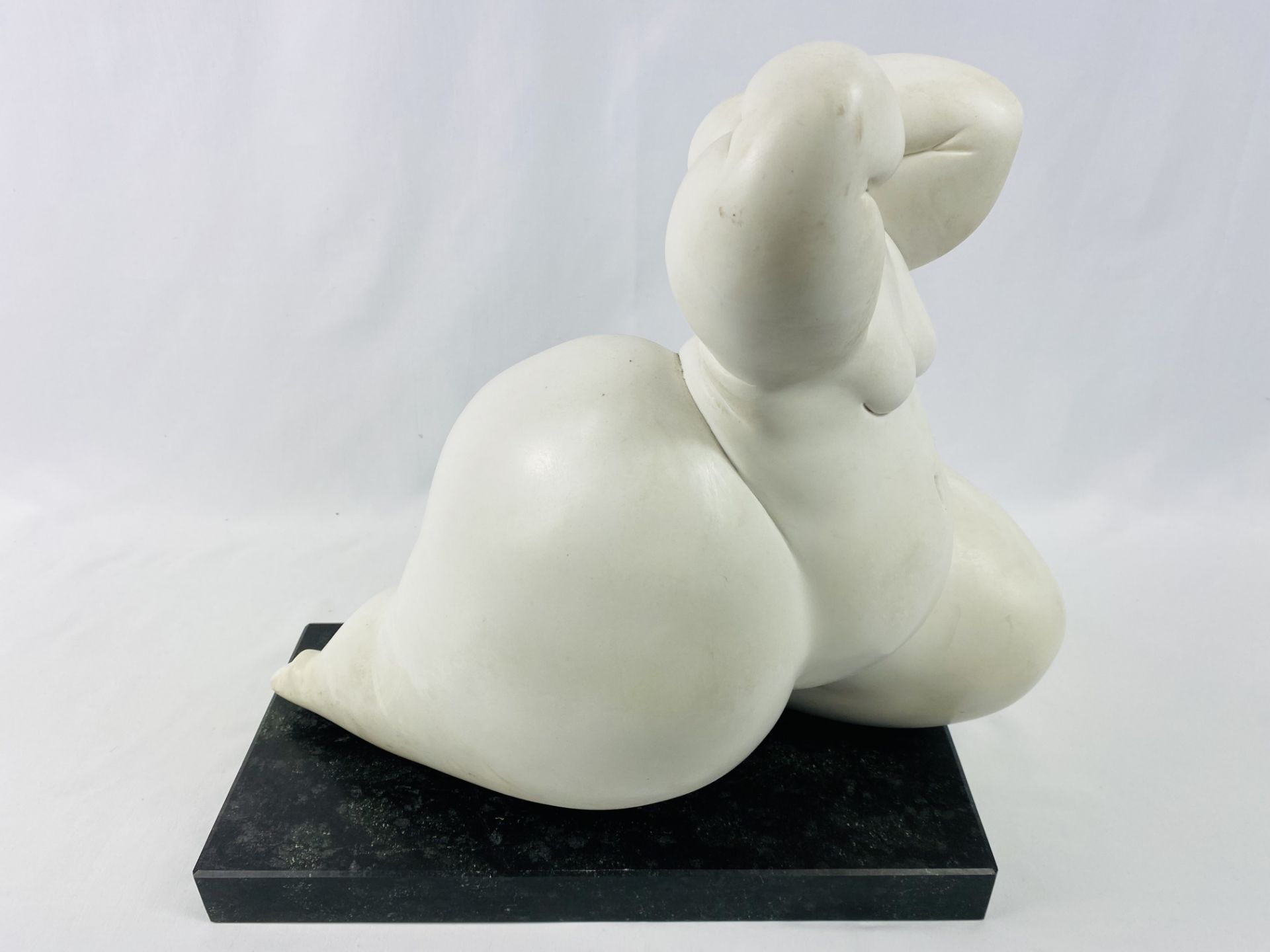 Composite sculpture of a female figure on a stone base - Image 2 of 4