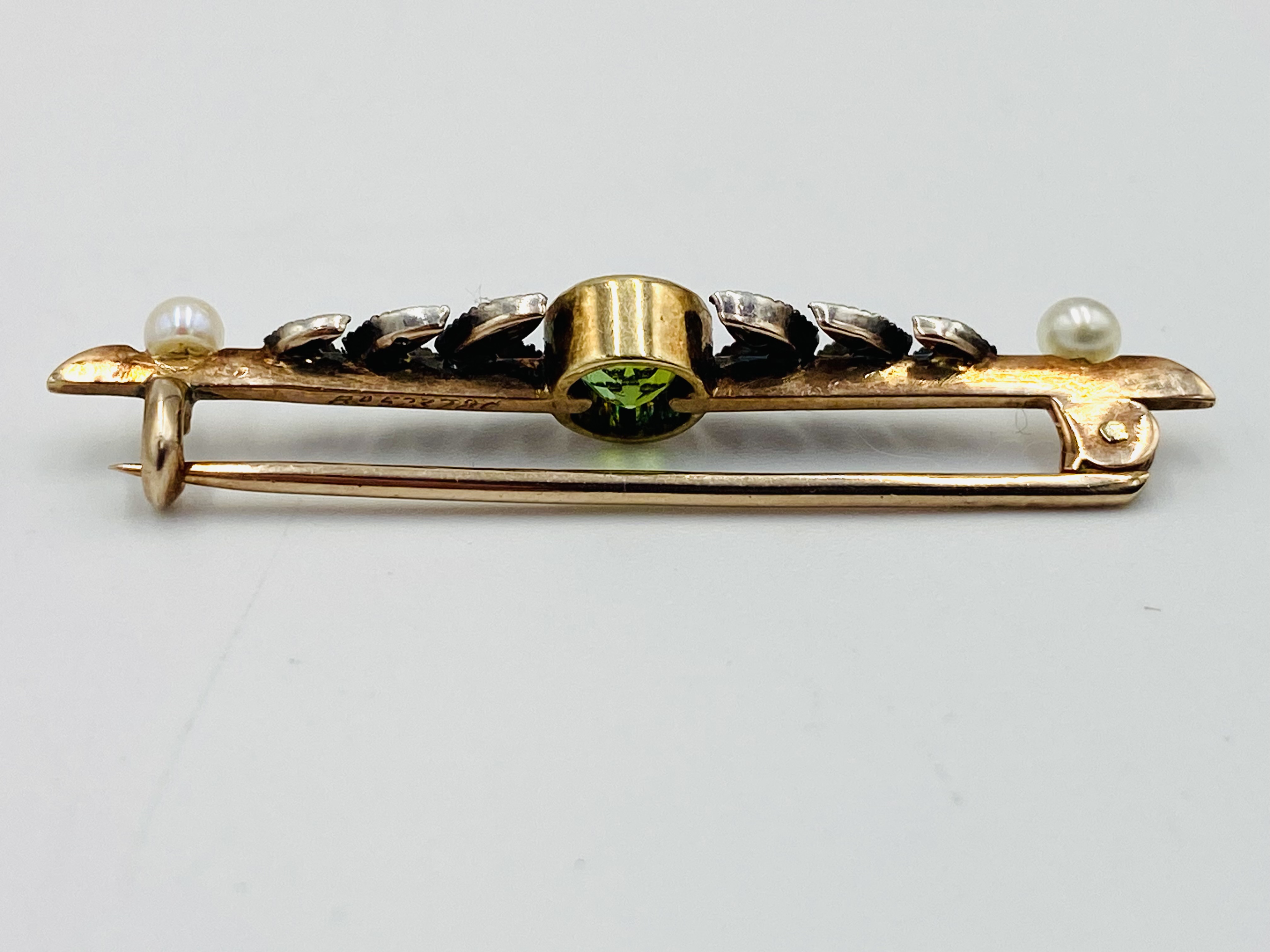 Diamond, peridot and pearl bar brooch - Image 4 of 4