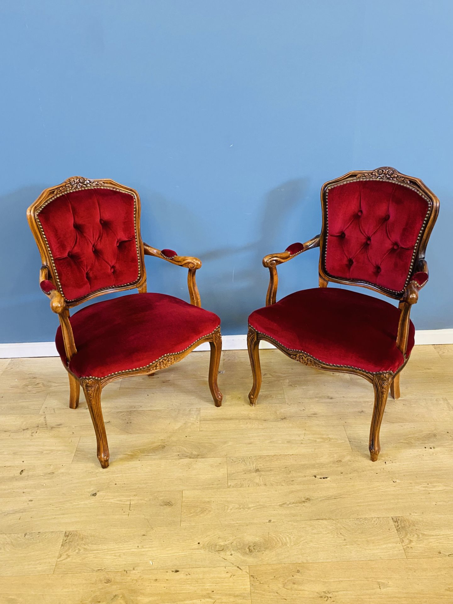 Pair of French style button back elbow chairs - Image 3 of 6