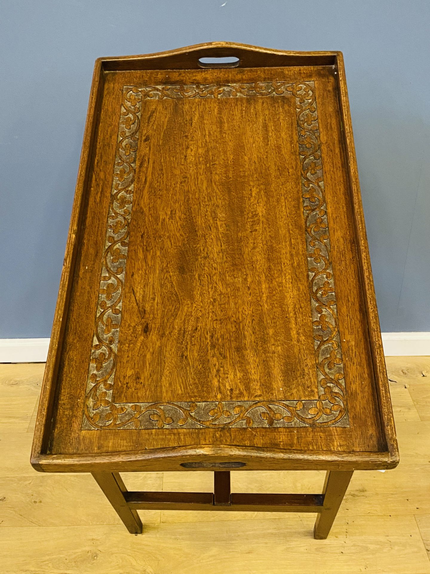 Carved mahogany tray top table - Image 3 of 8