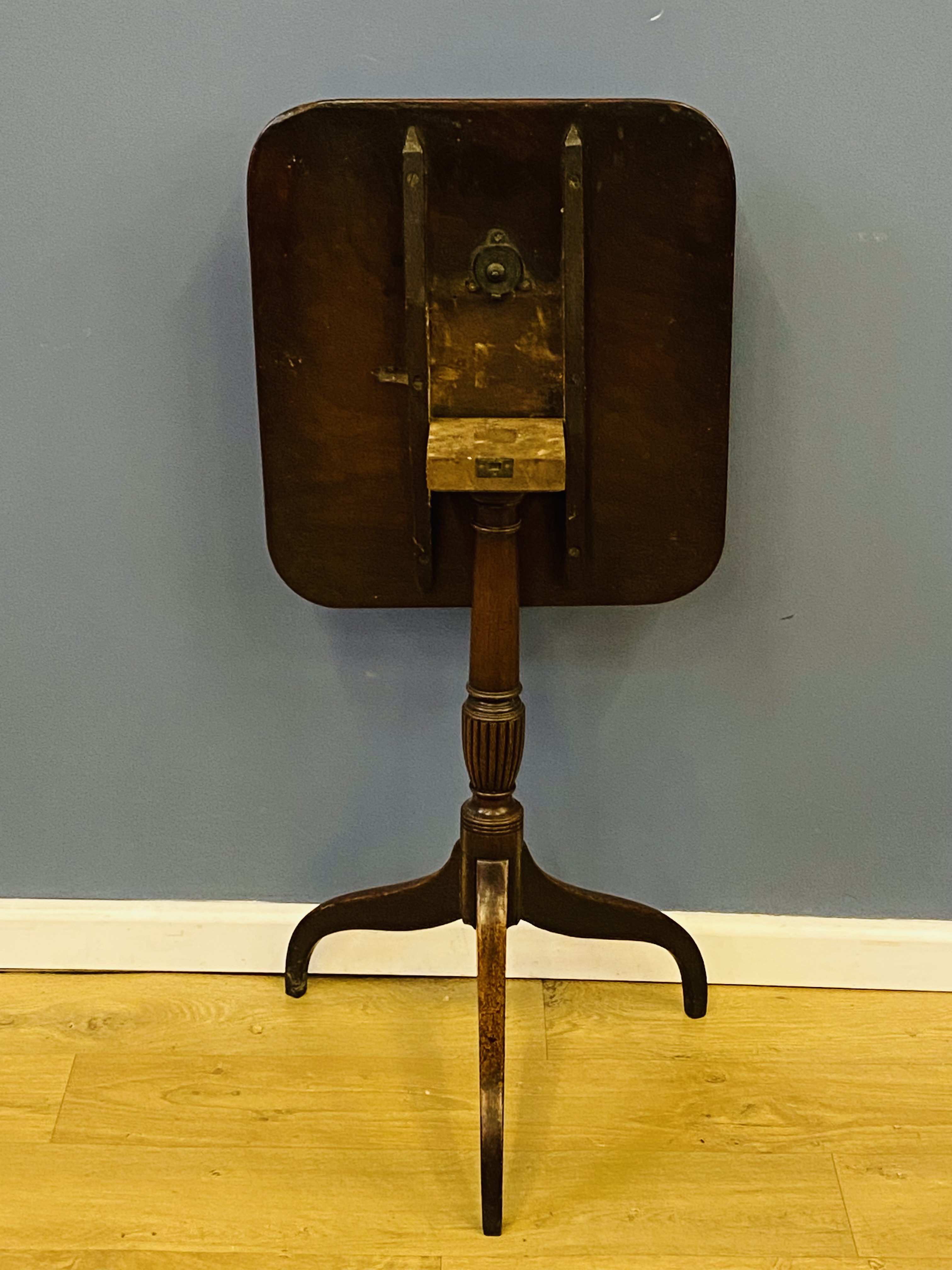 19th century mahogany occasional table - Image 2 of 7