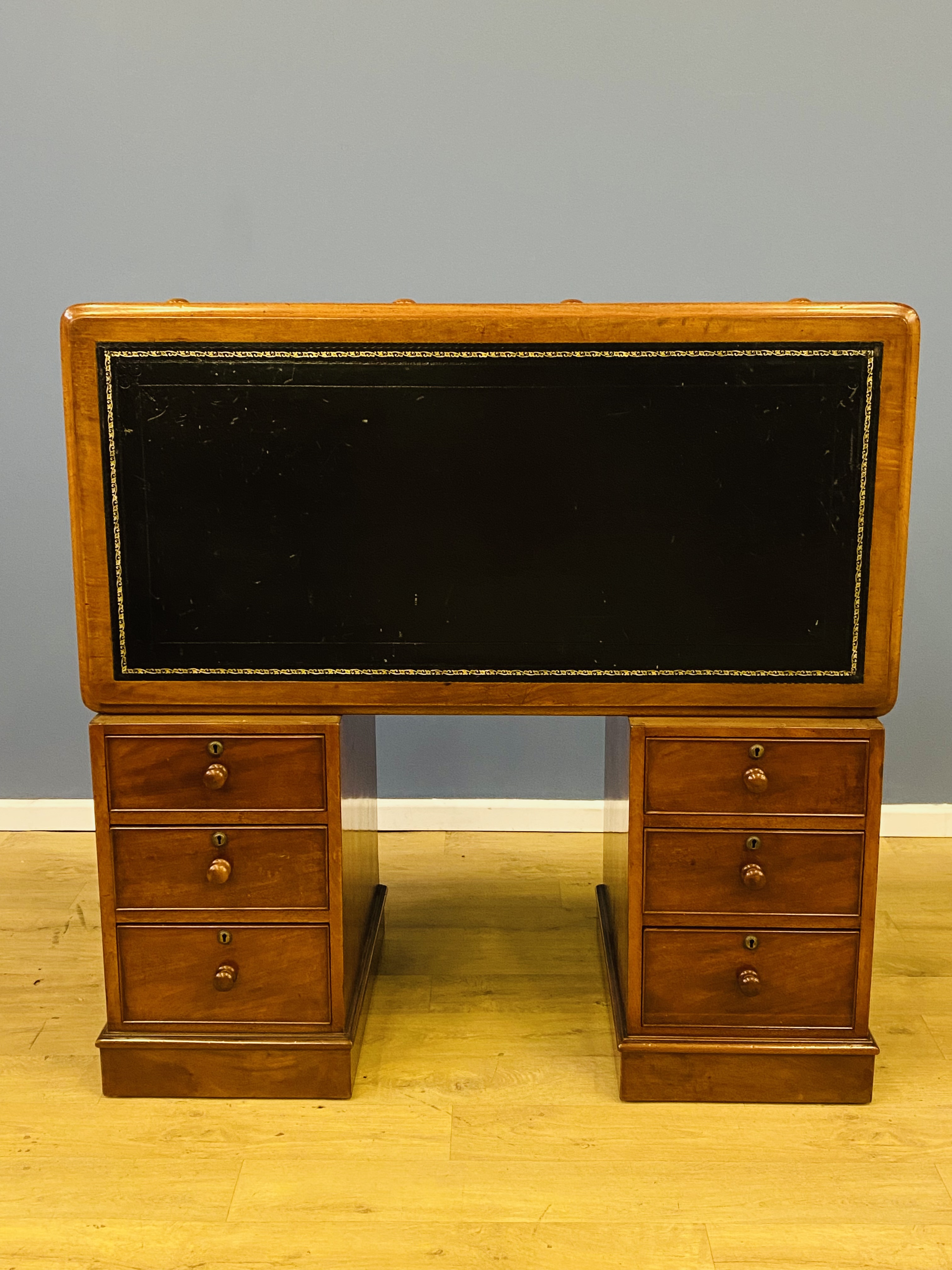 Mahogany pedestal desk - Image 3 of 9