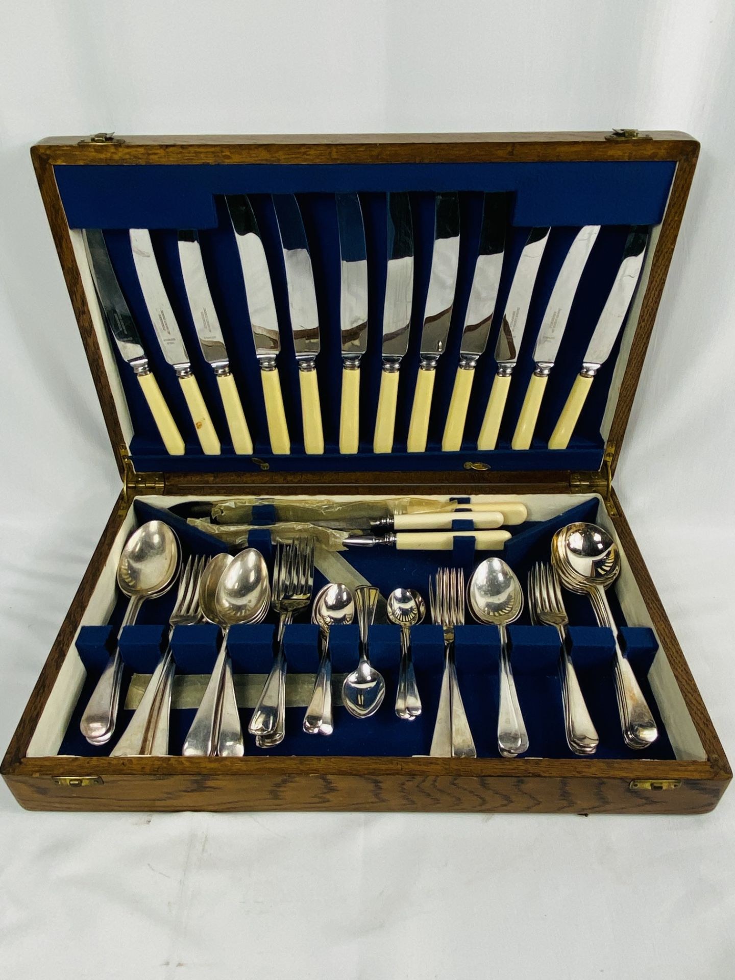 Canteen of silverplate cutlery and other silver plate cutlery - Image 2 of 6