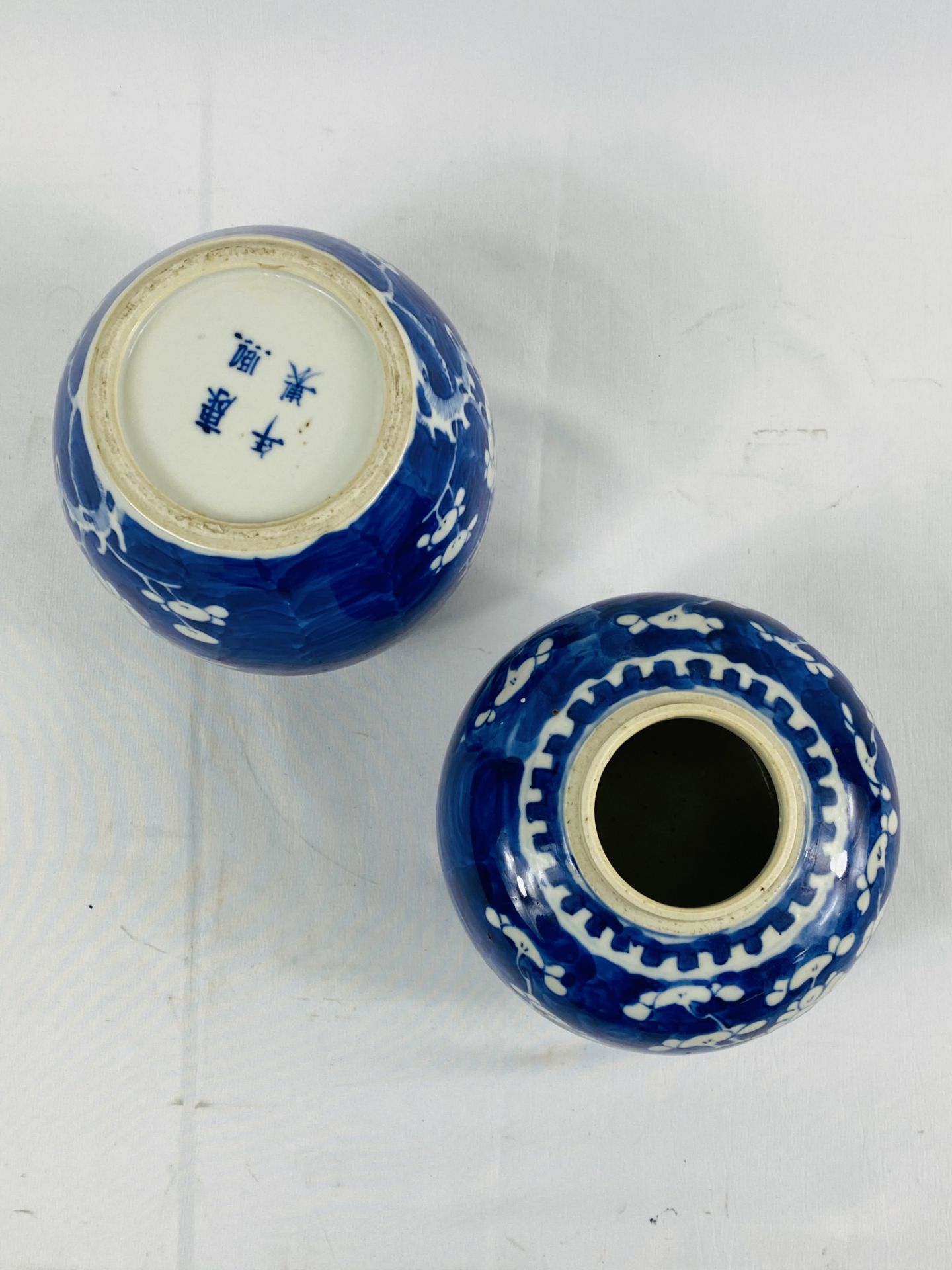 Two blue and white ginger jars - Image 4 of 7