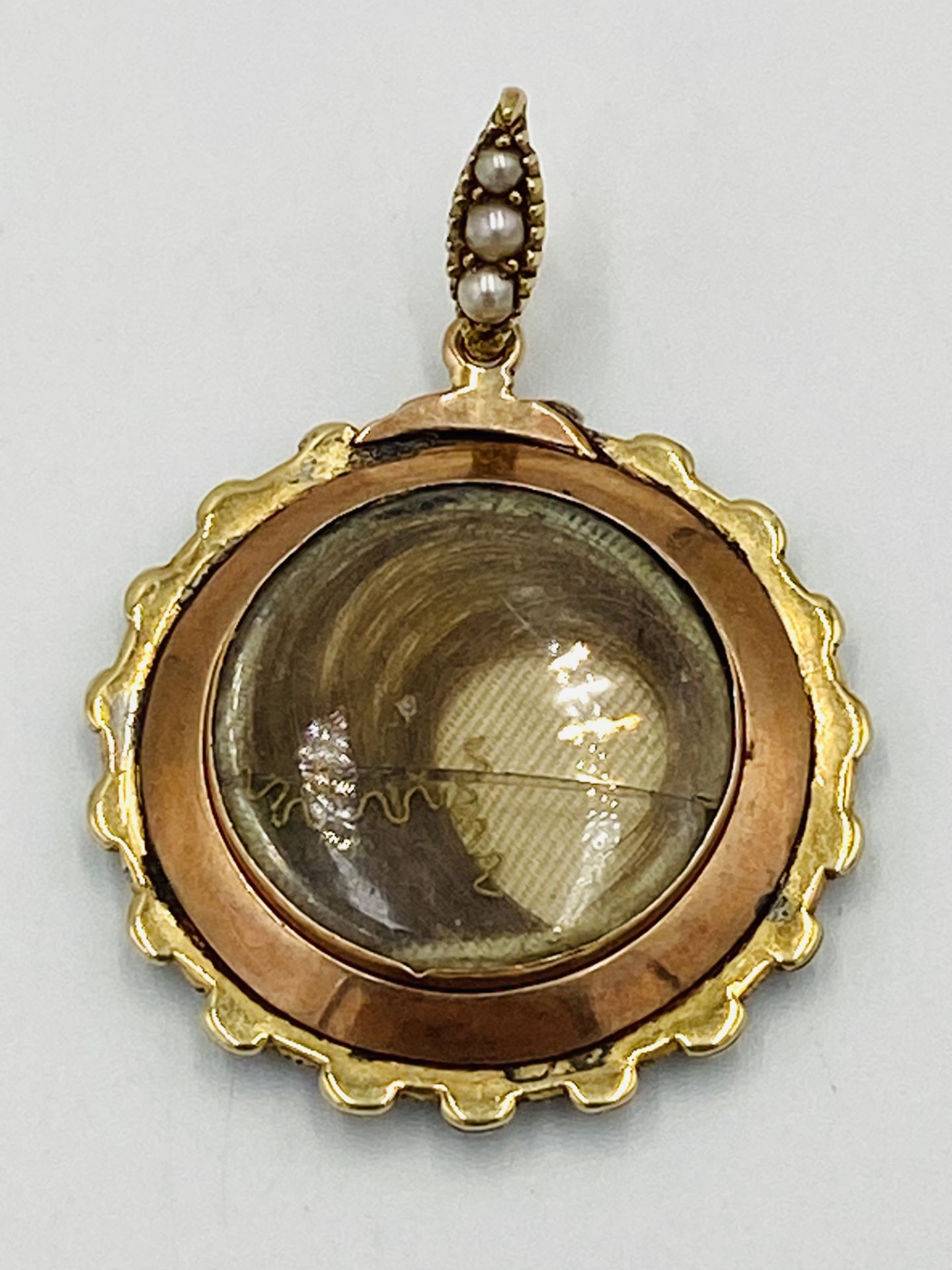 Portrait pendant with pearl and emerald surround - Bild 4 aus 4