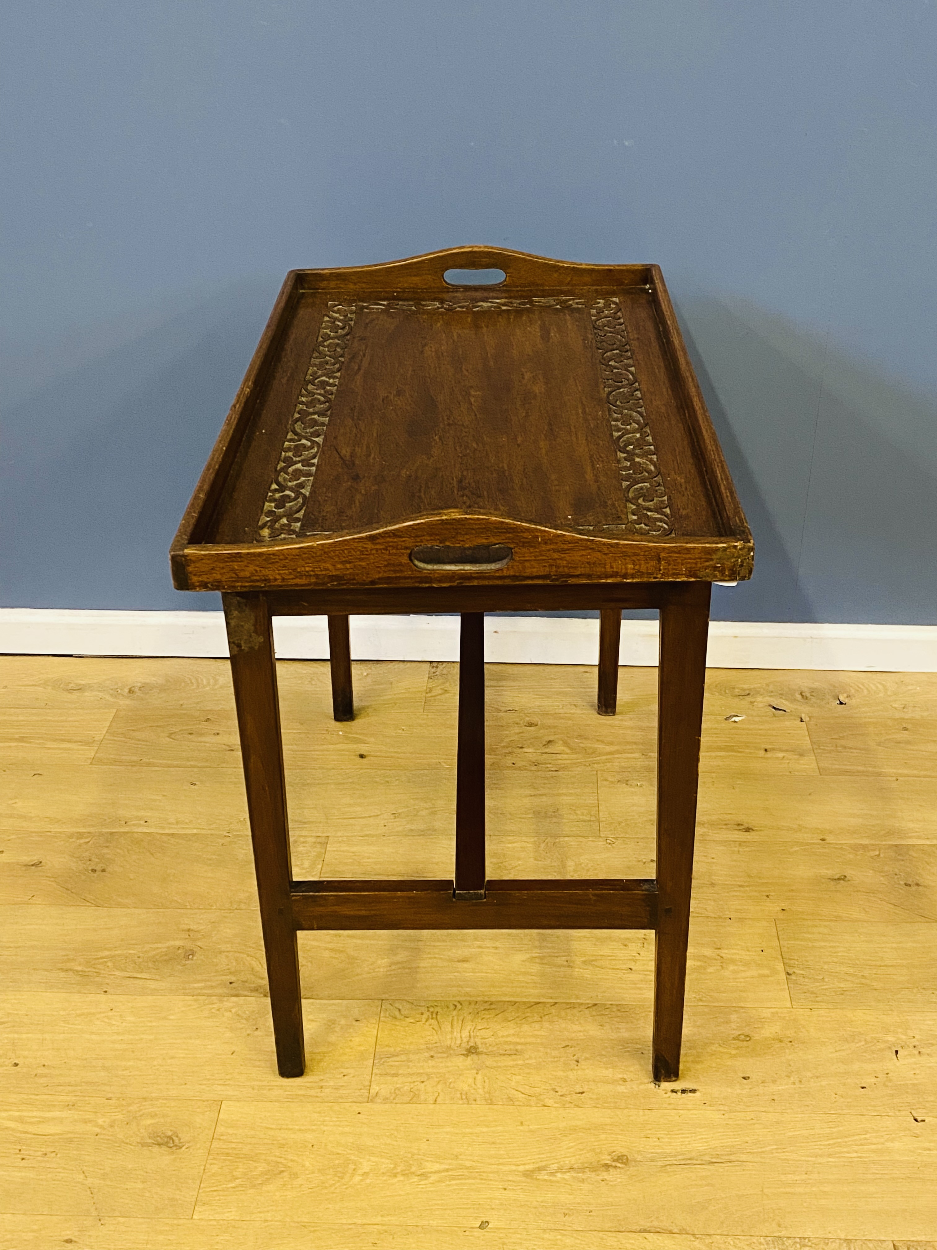 Carved mahogany tray top table - Image 4 of 8